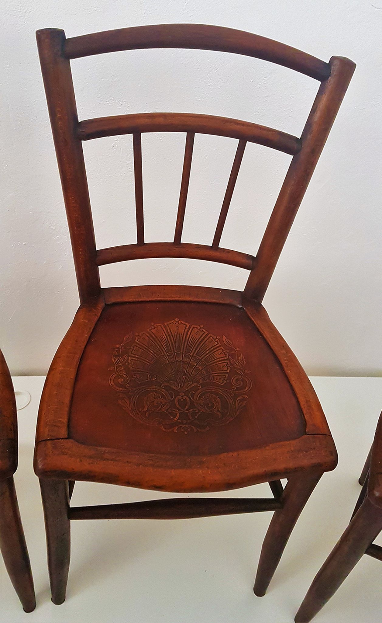 Set of 4 bistro chairs wood