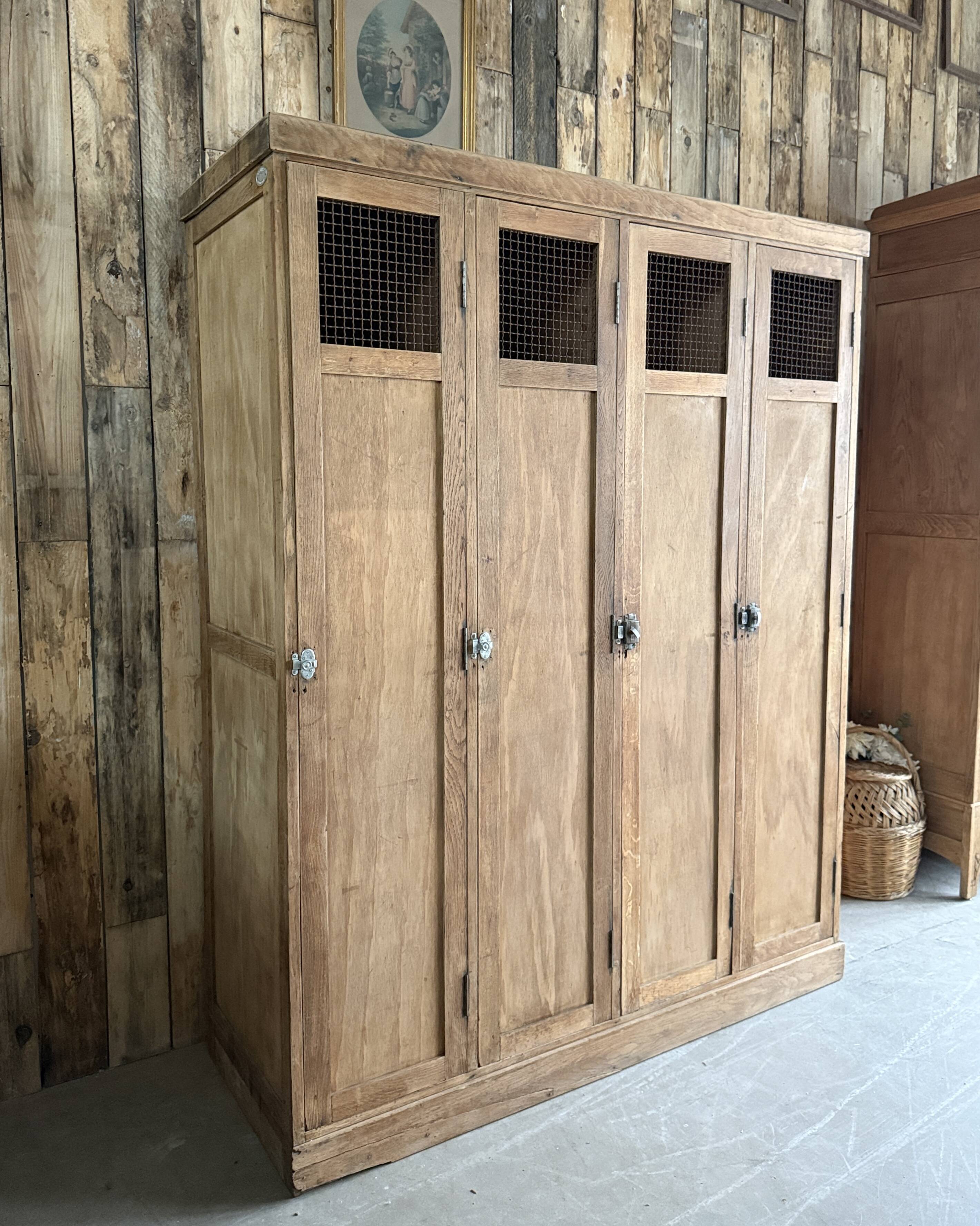 Ancien vestiaire d’atelier (rénové)