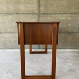 Scandinavian office of the 60s with sleigh feet