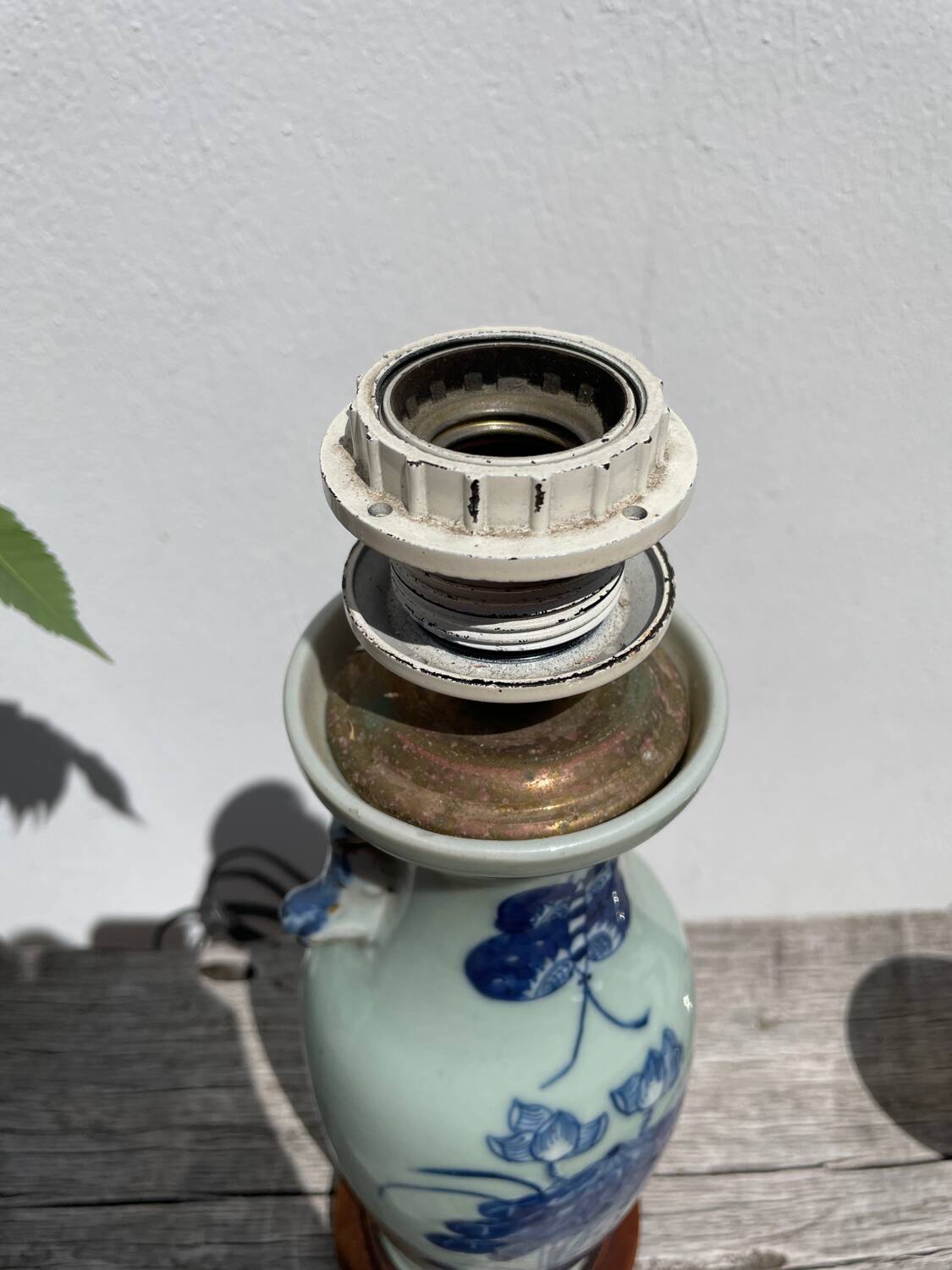Ceramic lamp base