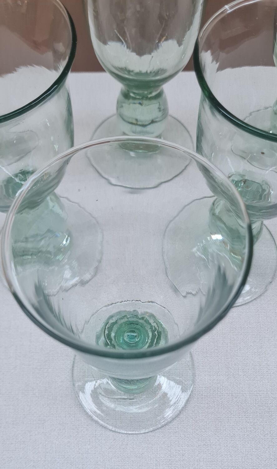 Service of 6 blown glass stemmed glasses