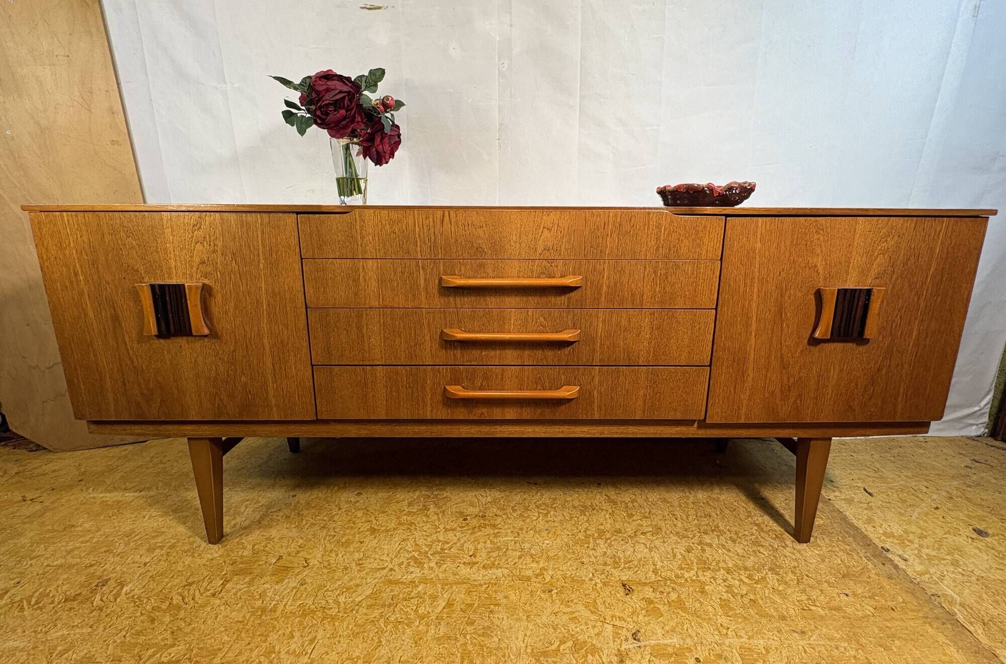 Mid Century Retro Vitnage Stunning Beautility Teak Sideboard – 1960s