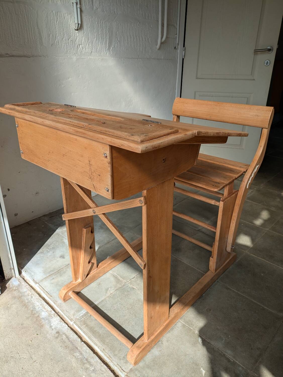 Bureau d'écolier en bois