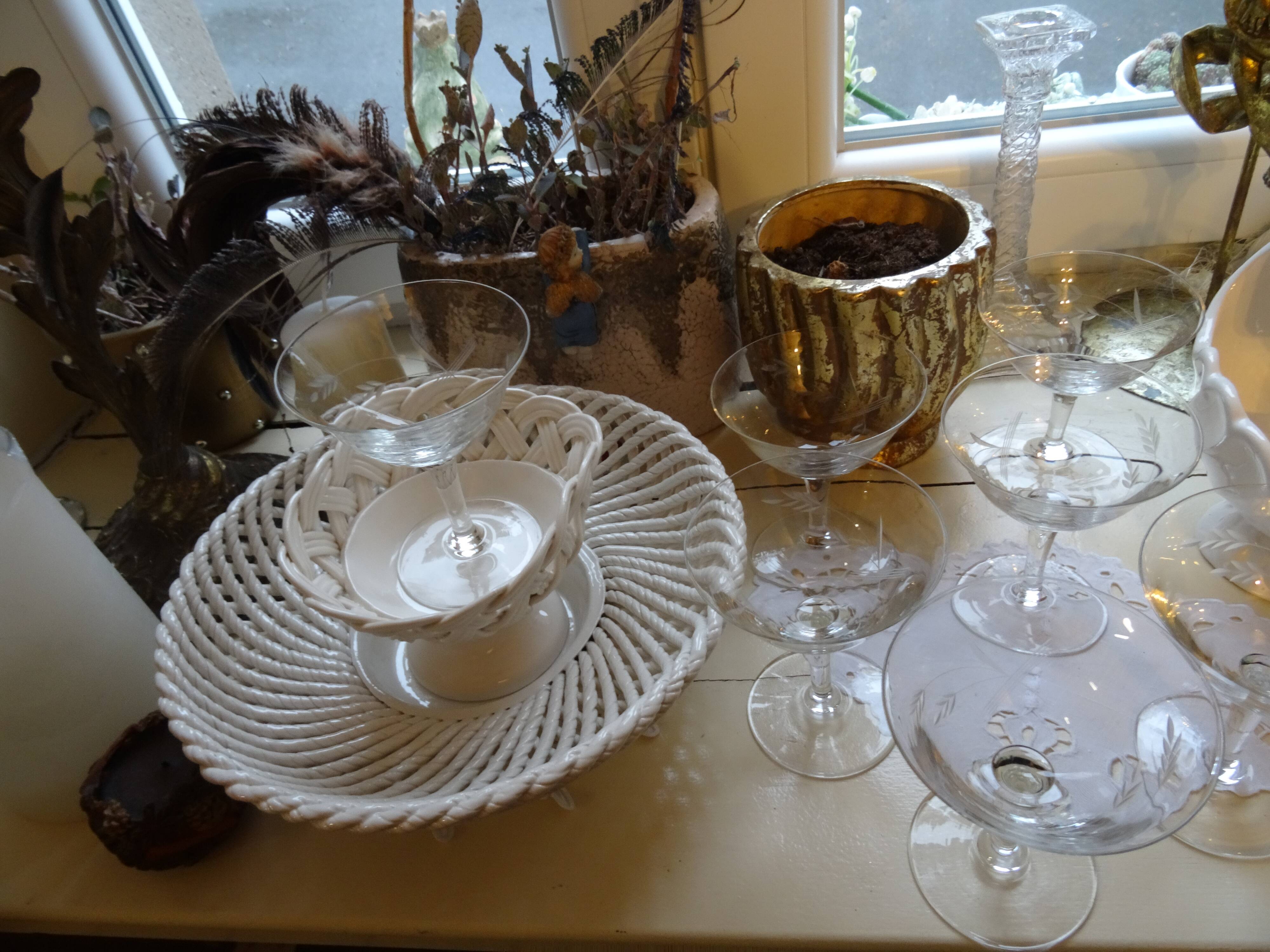 Set of 10 crystal champagne cups