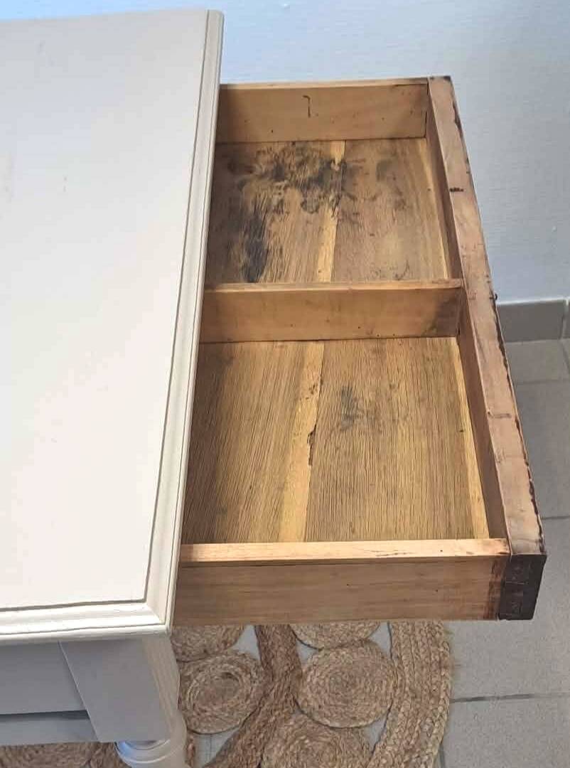Desk table