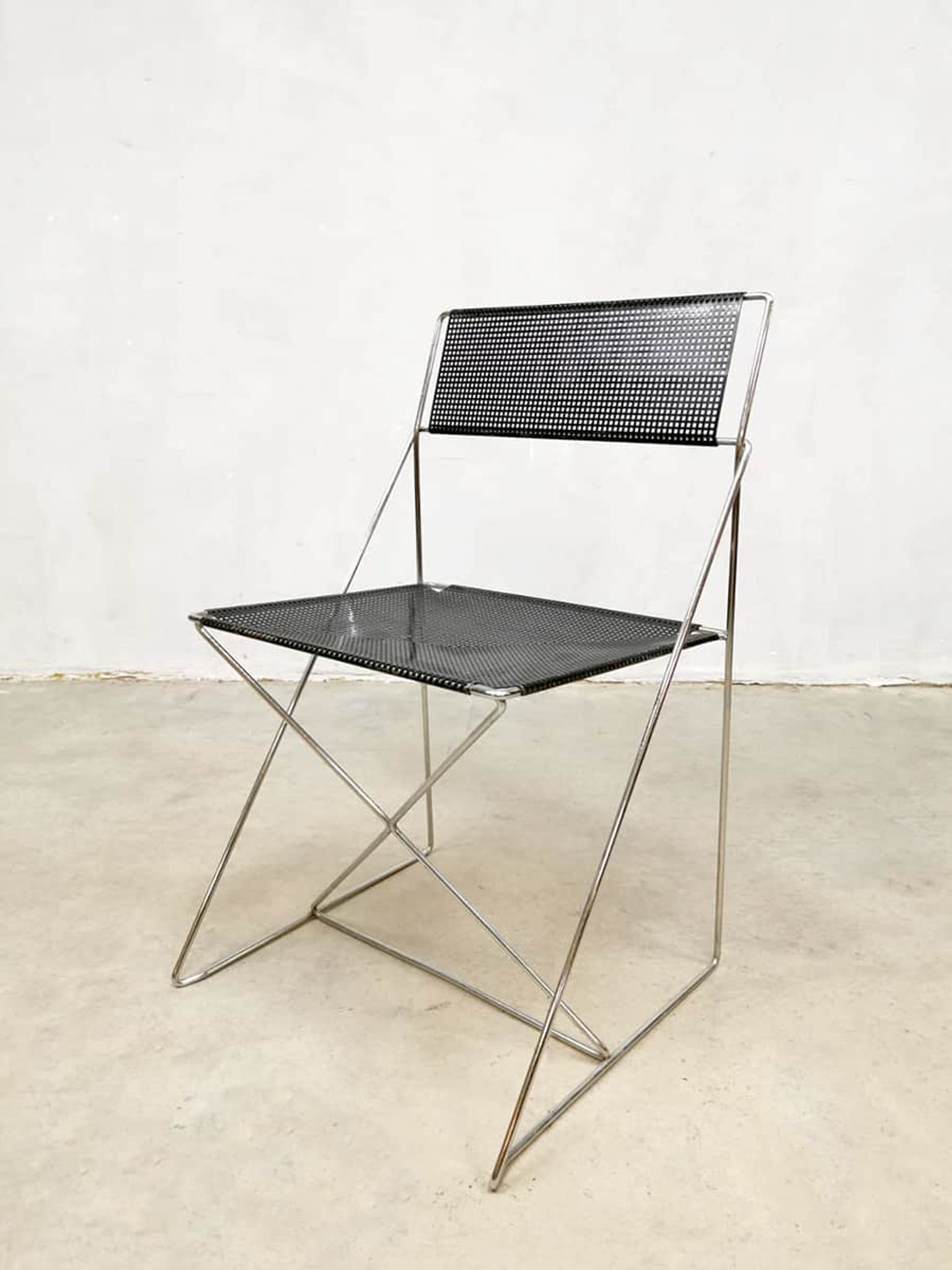 Chaises de salle à manger empilables vintage