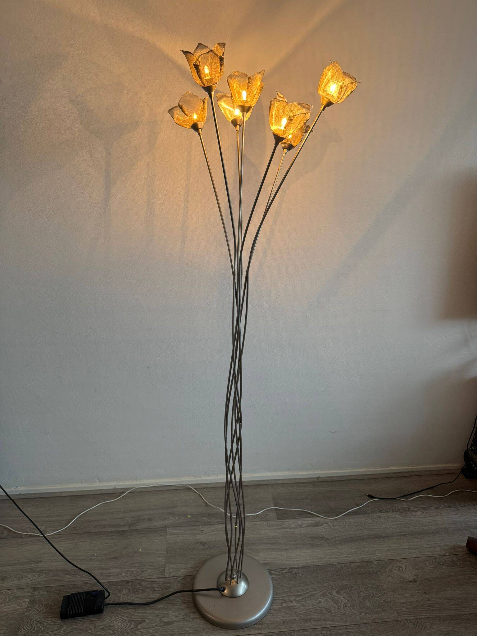 Unique floor lamp by Massive with 7 roses