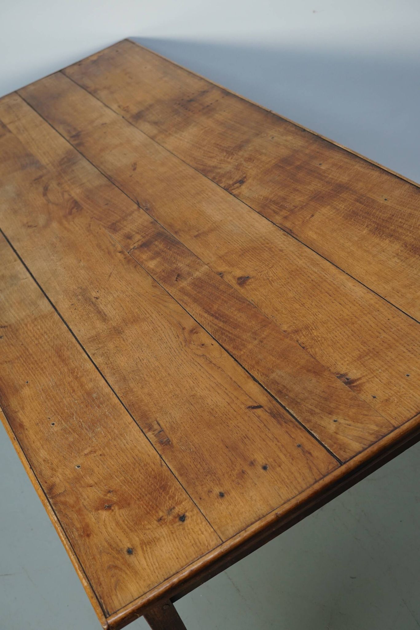 Table à manger en chêne de ferme rustique française du début du 20e siècle