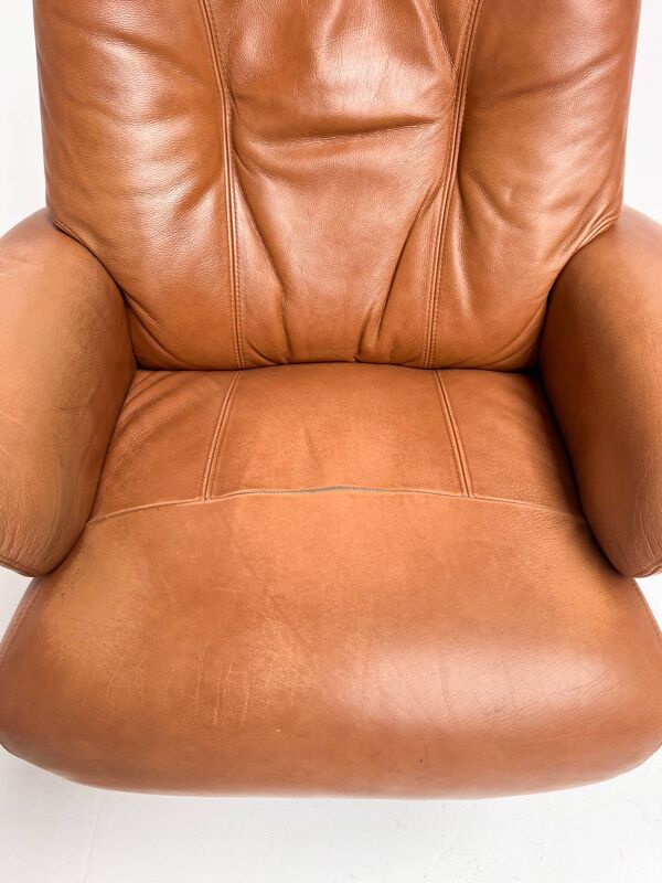 Fauteuil relax Hjort Knudsen avec repose-pieds, années 1990.