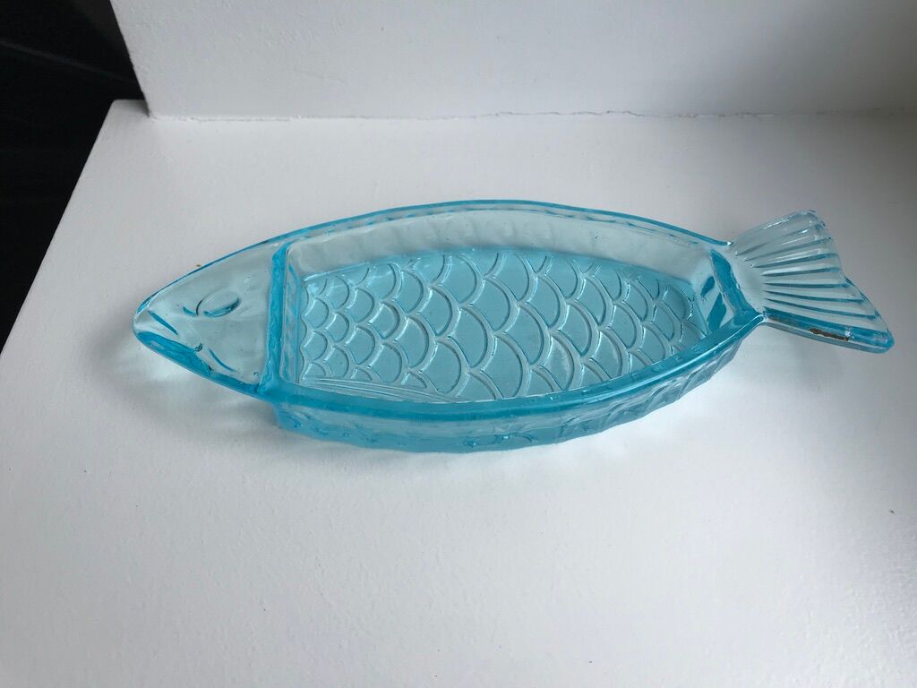 Fish pocket in turquoise blue glass 70s