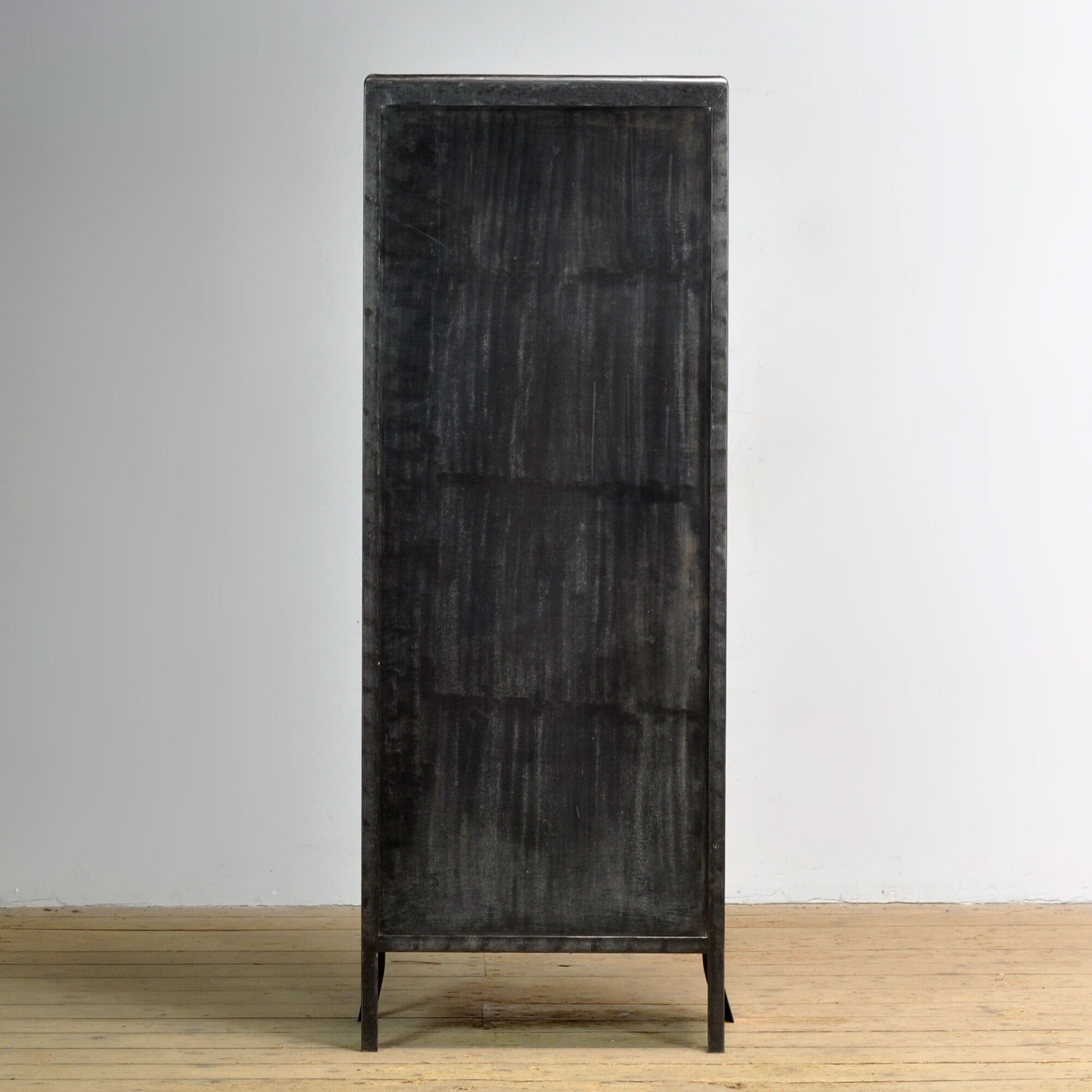 Cabinet de médecine en fer poli, années 1910