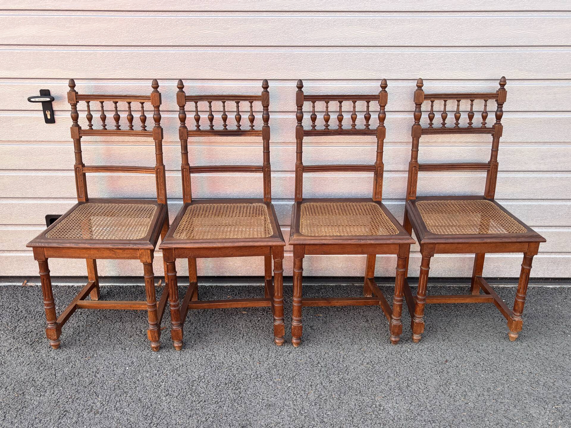 Set of 4 antique wooden and caned chairs – Henri II style