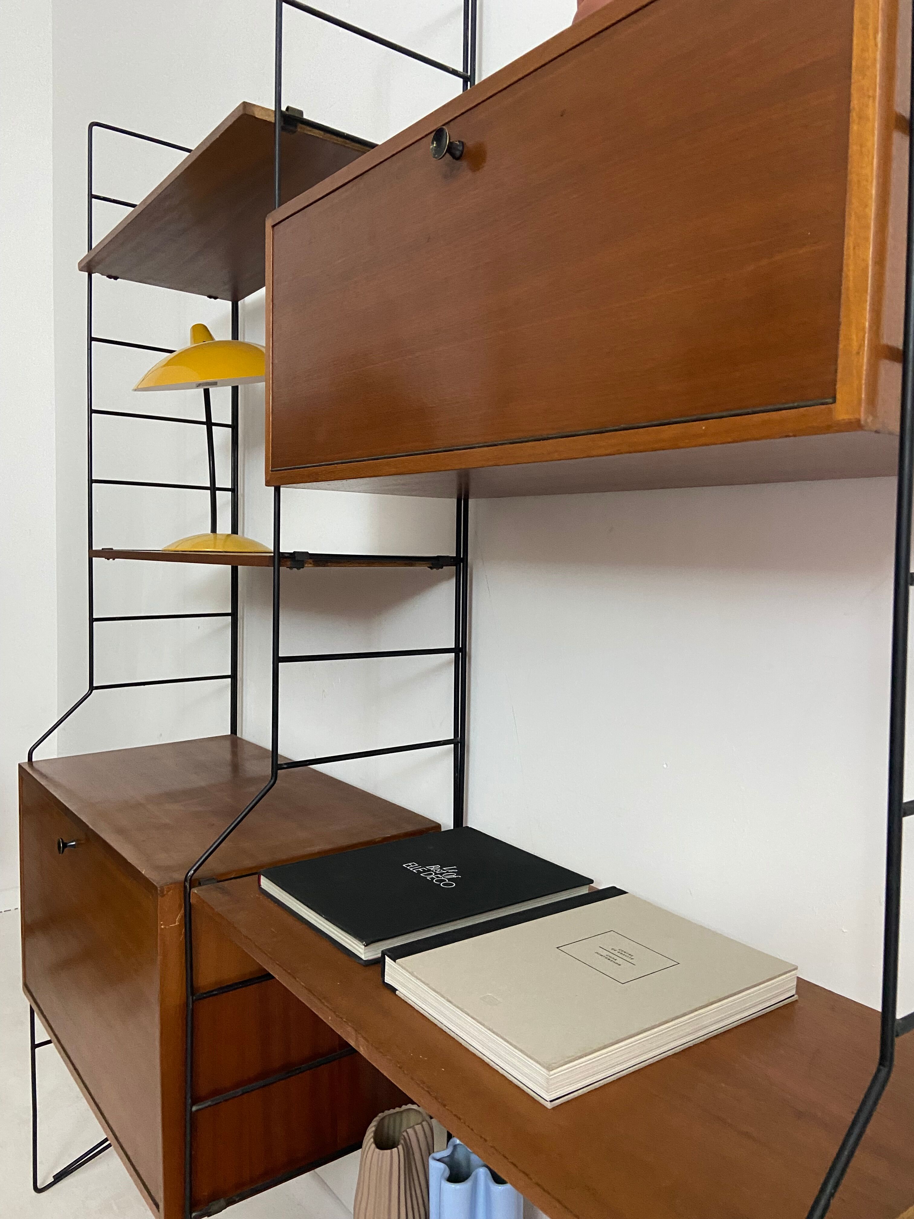 Bibliothèque vintage string en métal et teck