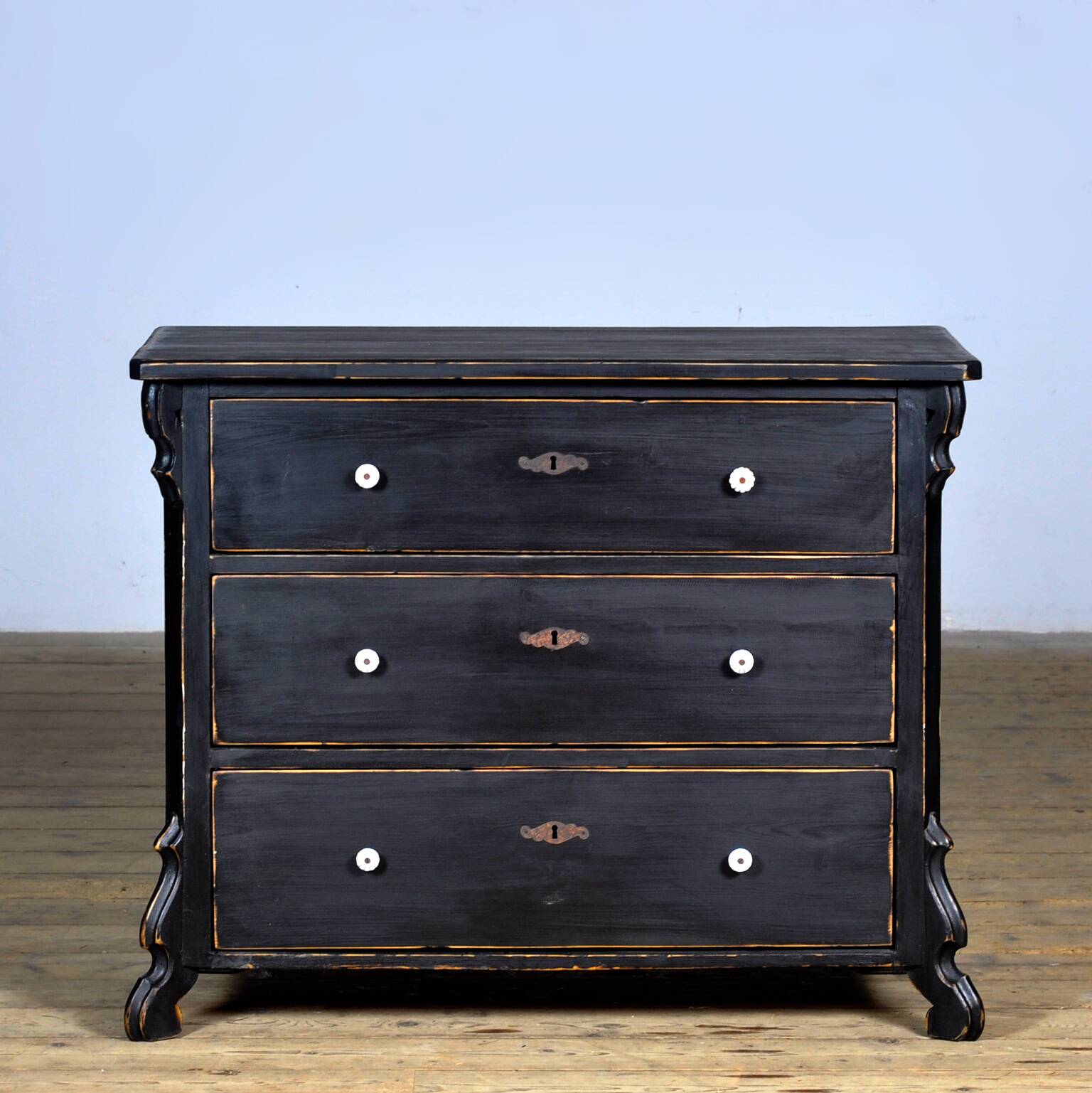 Oak and pine Chest of drawers, 1910s