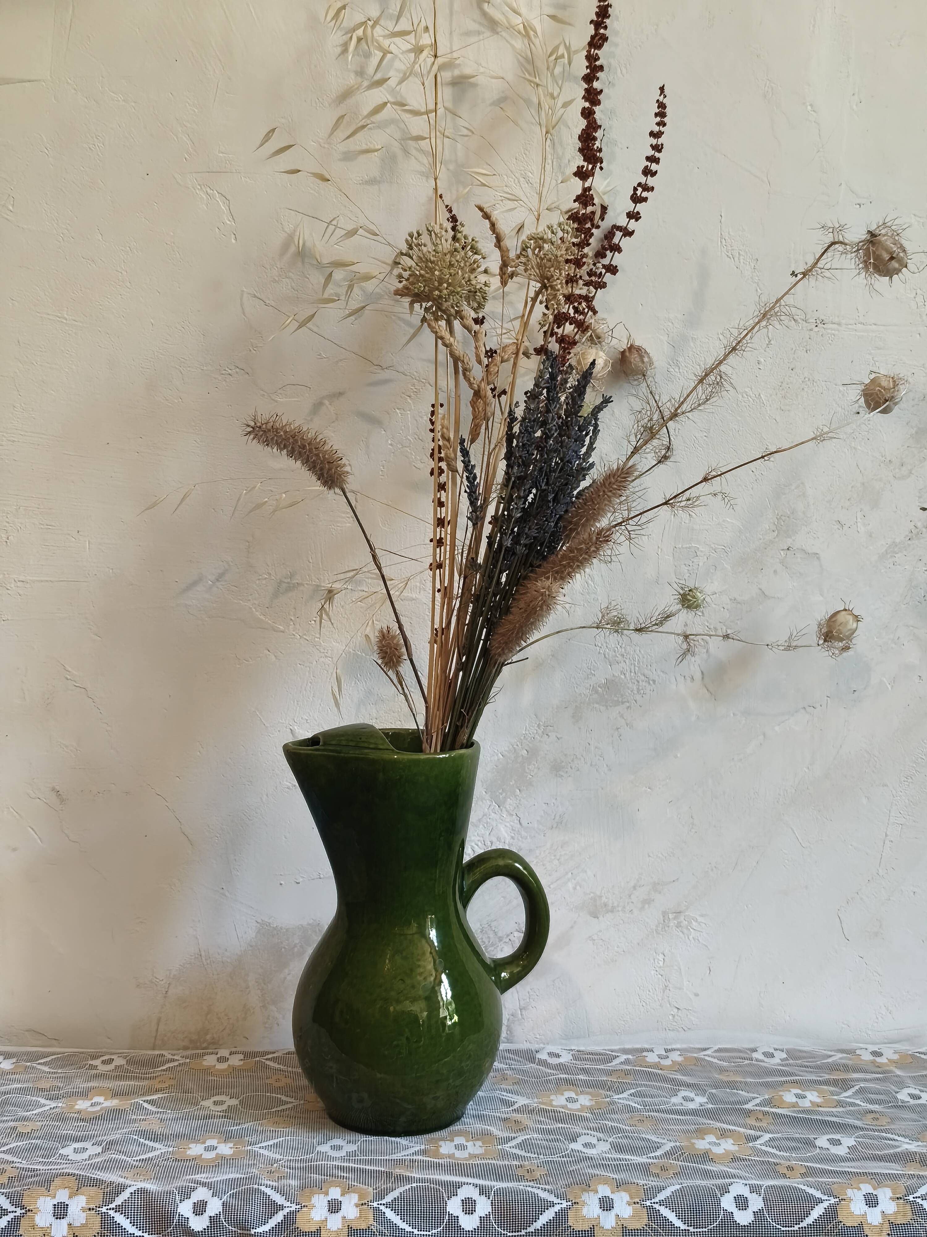Carafe vintage en céramique vernissée verte