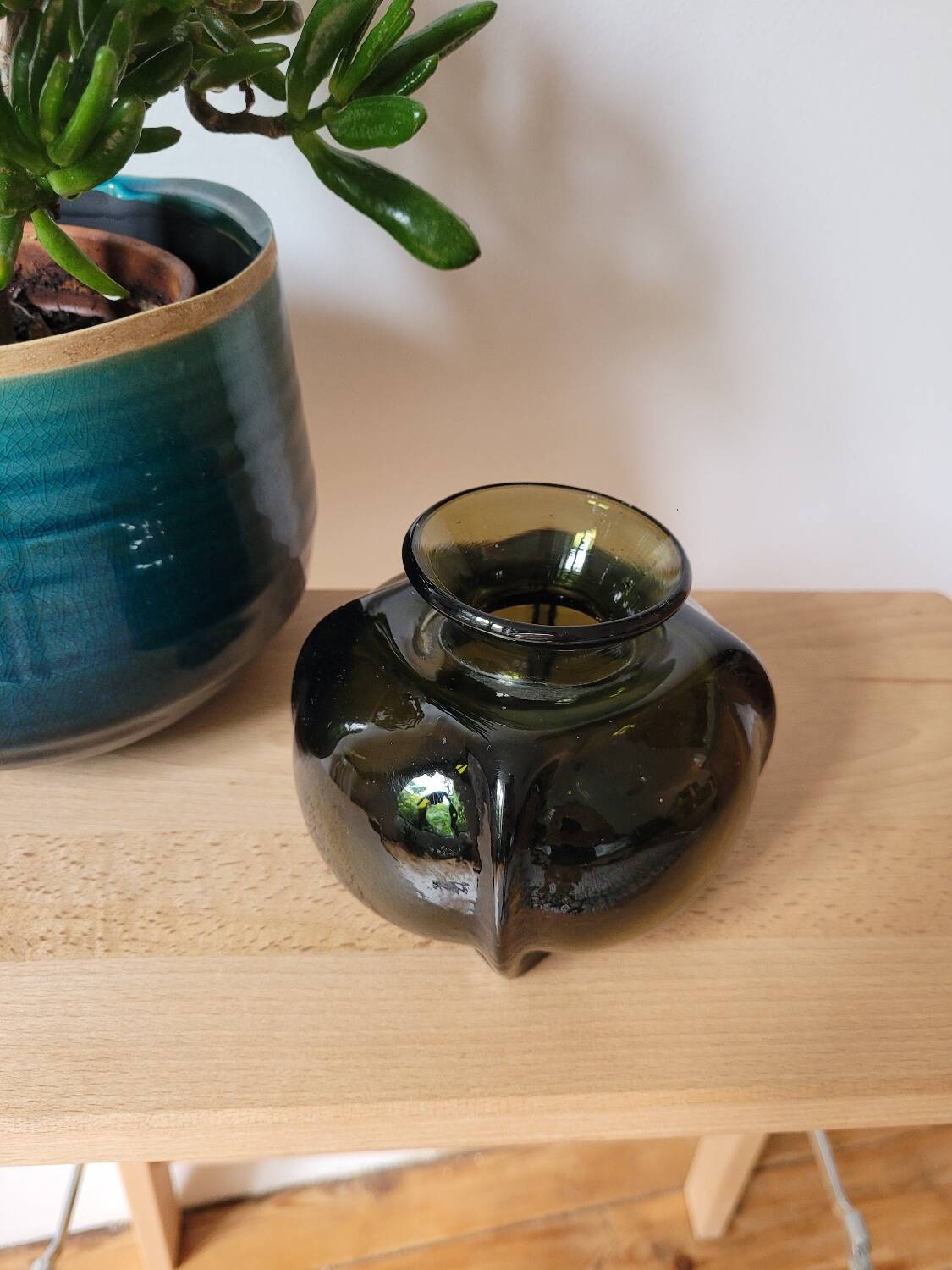 Round smoked glass vase