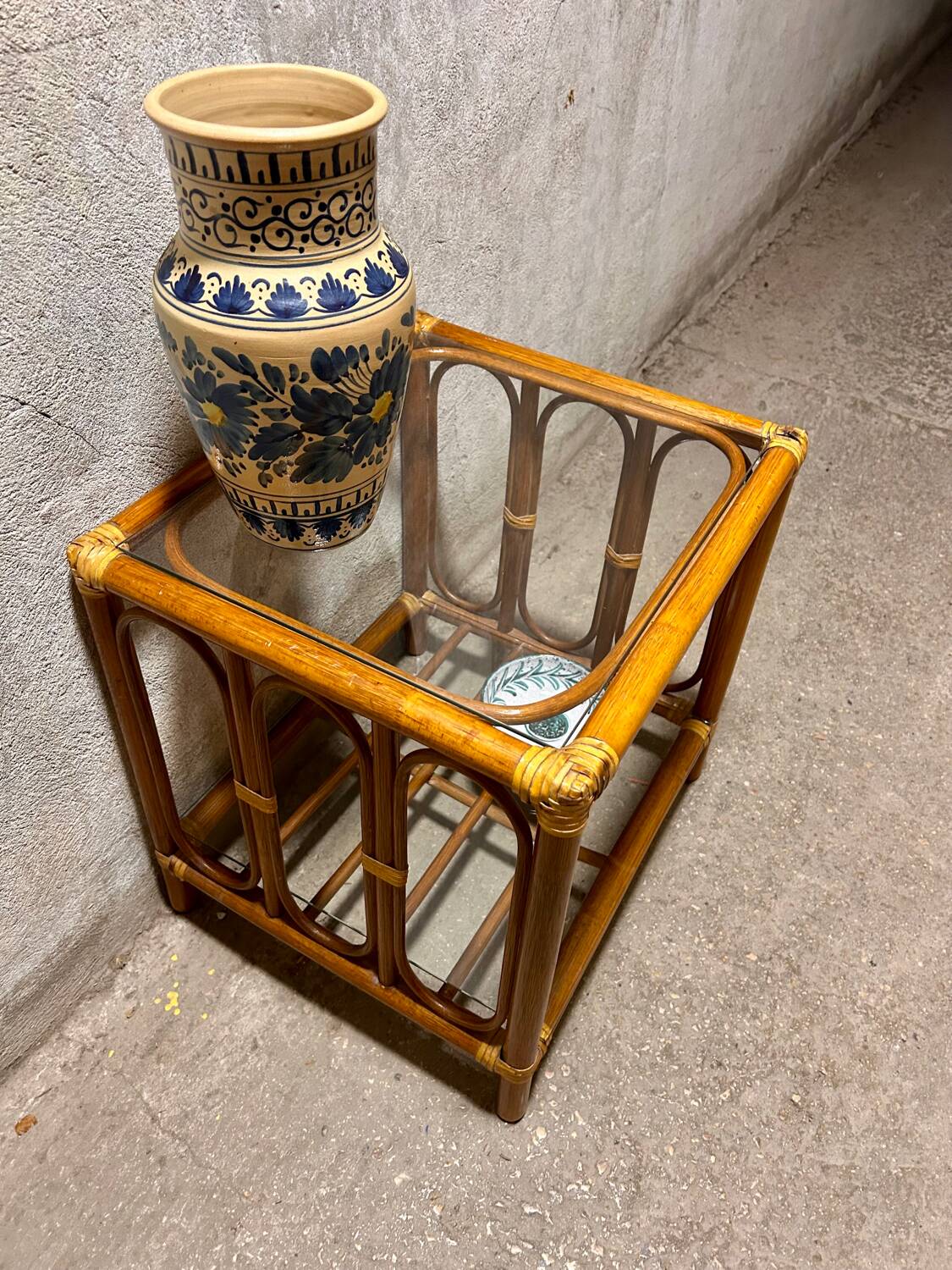 Table basse en rotin vintage
