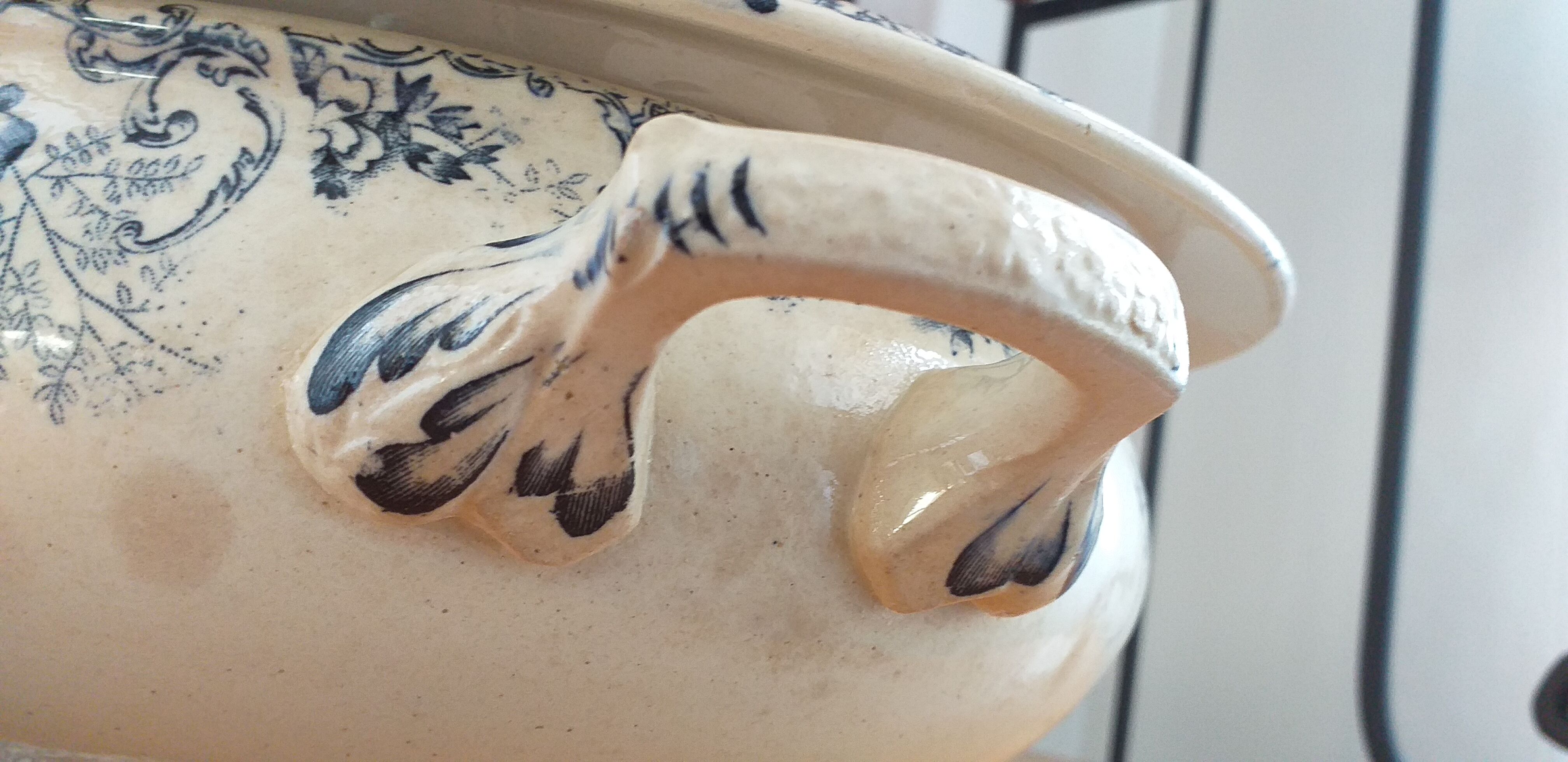 Porcelain soup pot iron earth H. Boulenger model Floréal