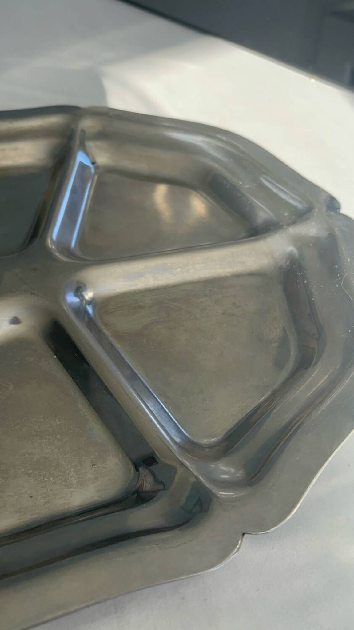 Plateau rond compartimenté en inox – Plateau de service vintage design
