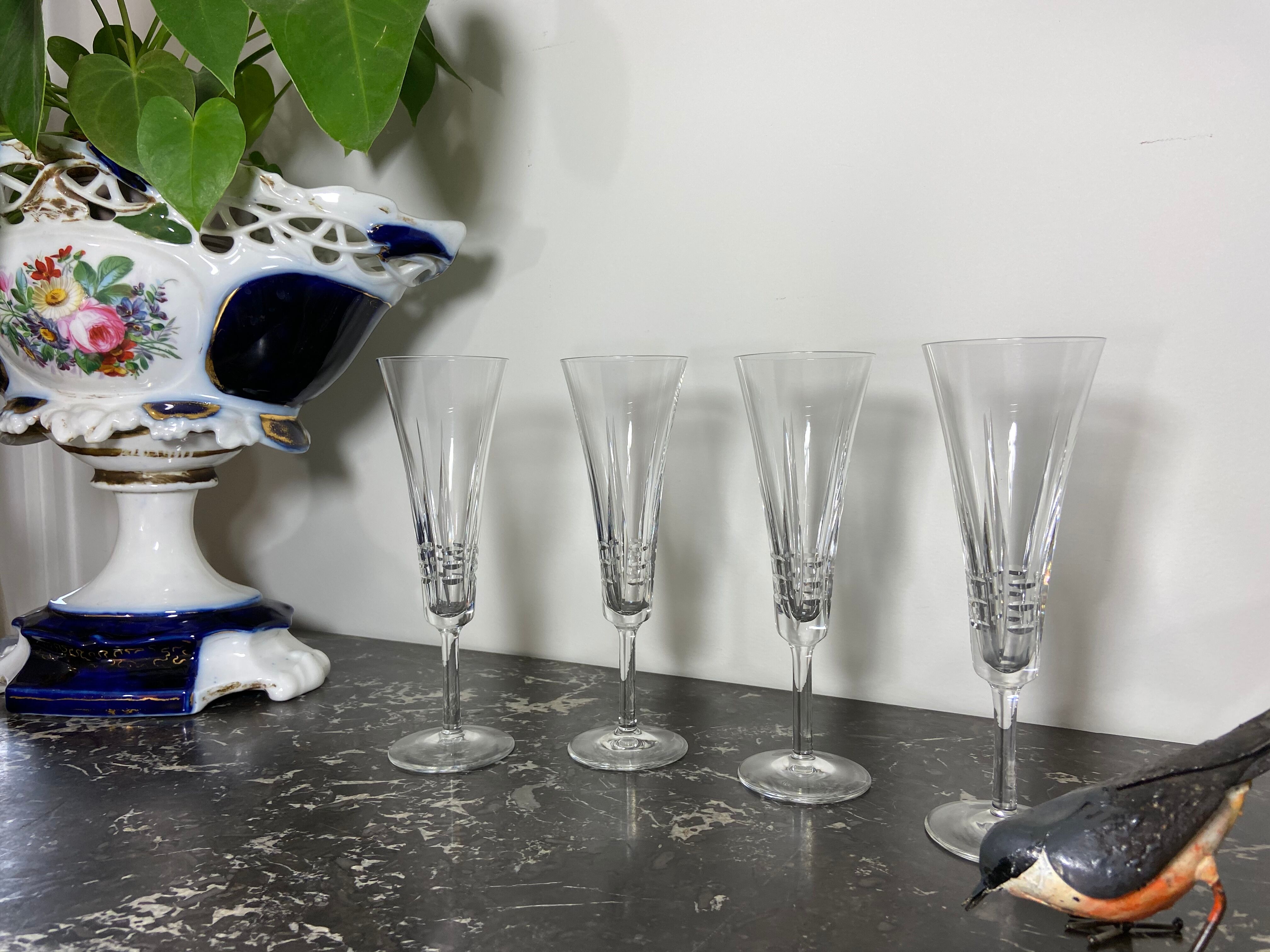 Series of 4 vintage crystal champagne flutes
