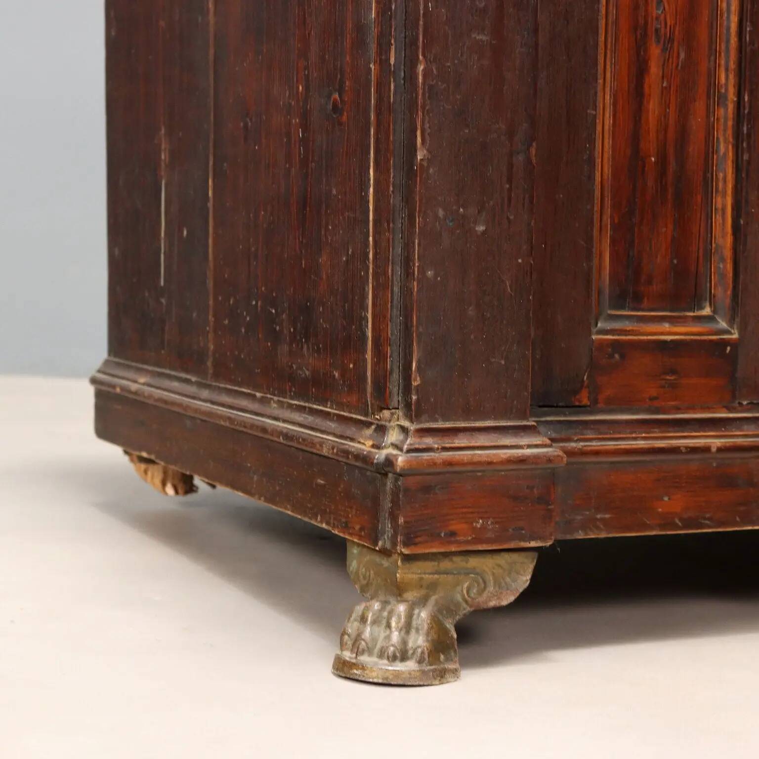 Antique walnut and fir wardrobe with drawers, Italy, 18th century.