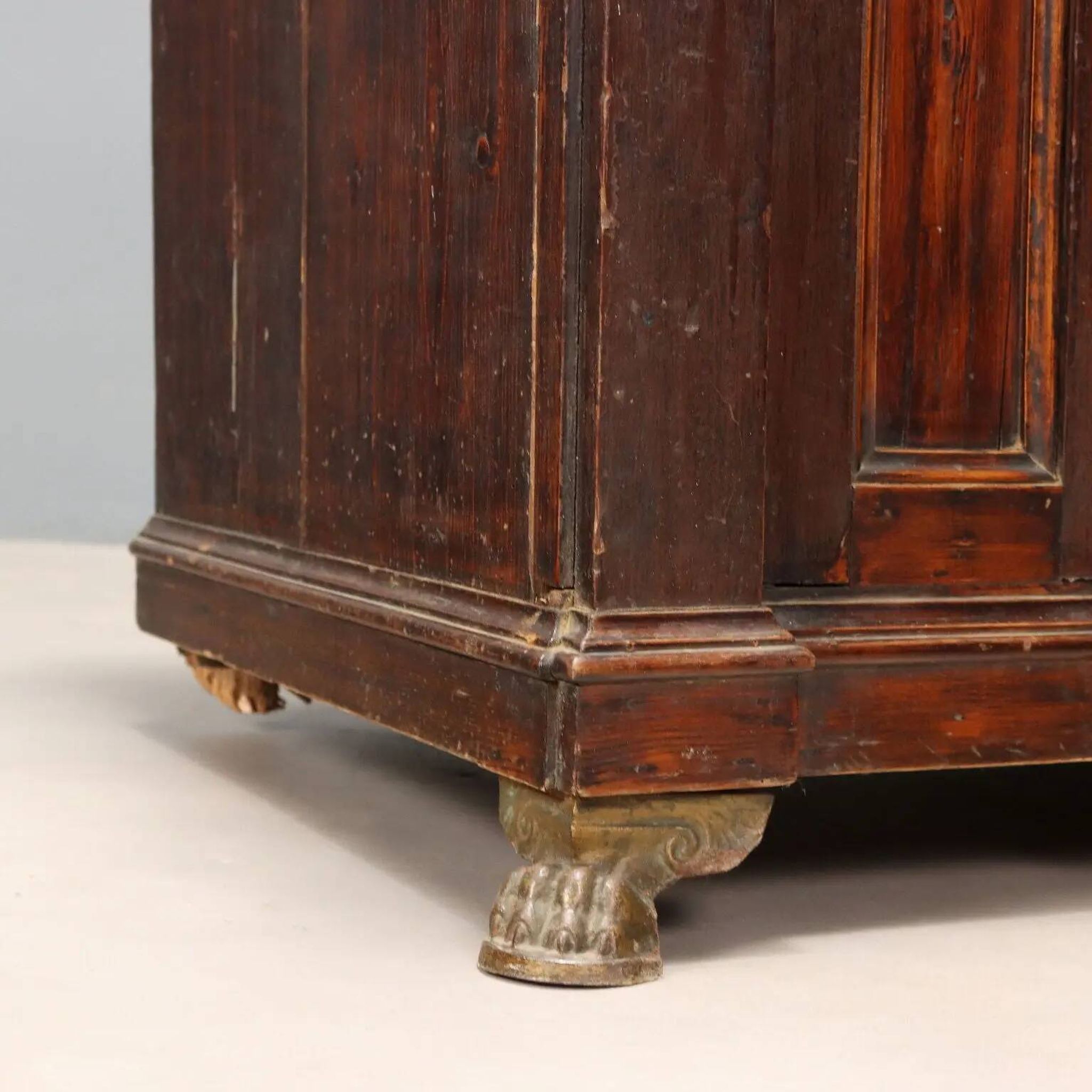 Antique walnut and fir wardrobe with drawers, Italy, 18th century.