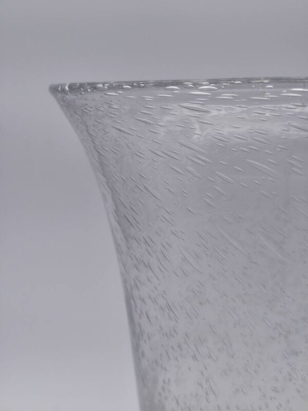 Grand vase BIOT en verre bullé – Forme trompette – Années 60 – 29 cm
