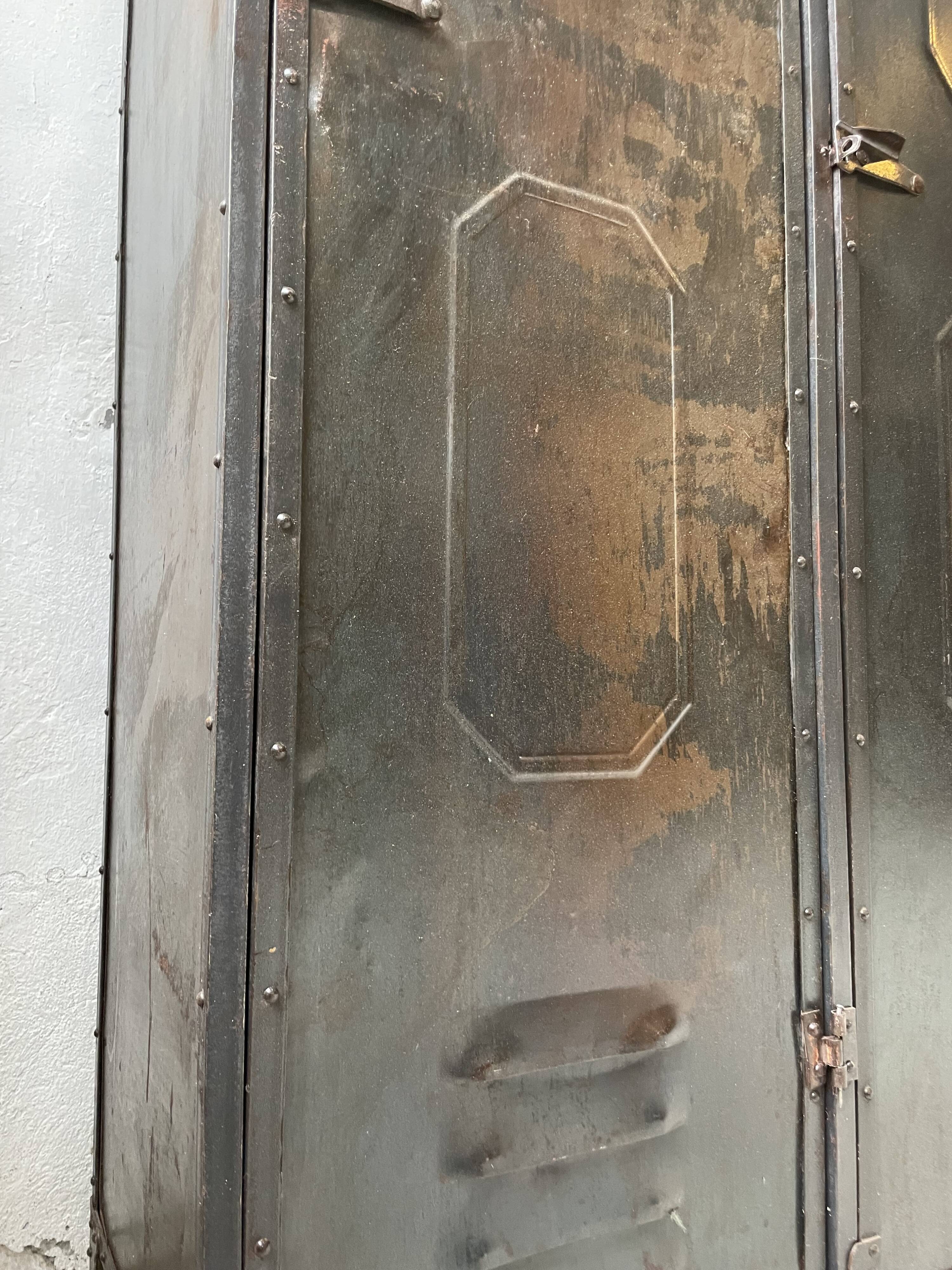Riveted metal cloakroom Swchartz 1920