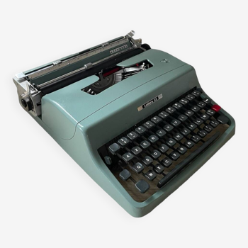 Machine à écrire lettera 32 Olivetti