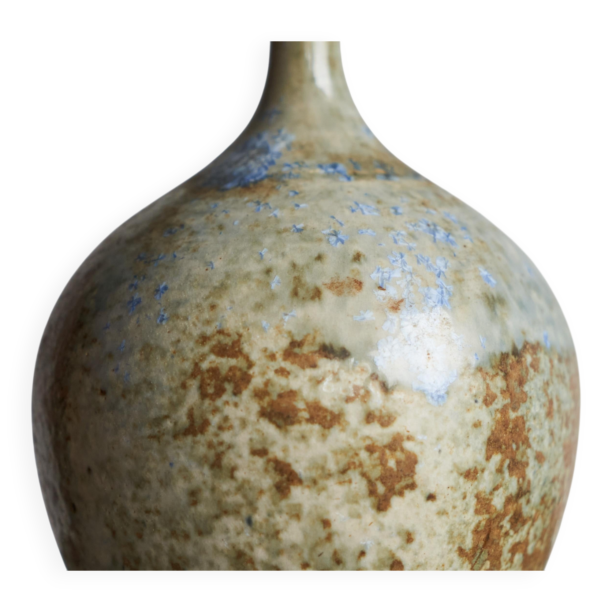 Sculptural vase in pottery from the mid-century 1960s.