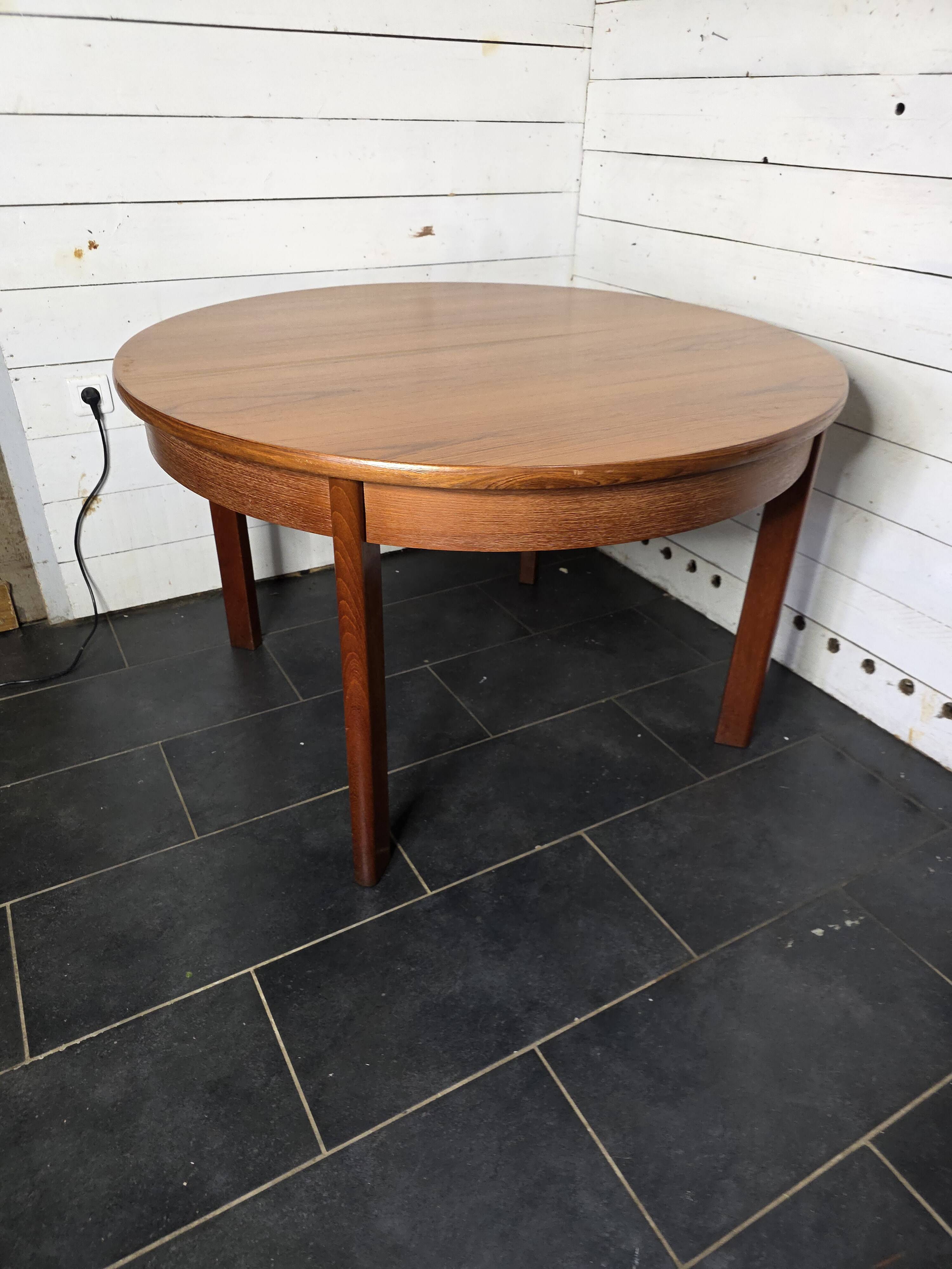 Vintage 60s extendable round teak table