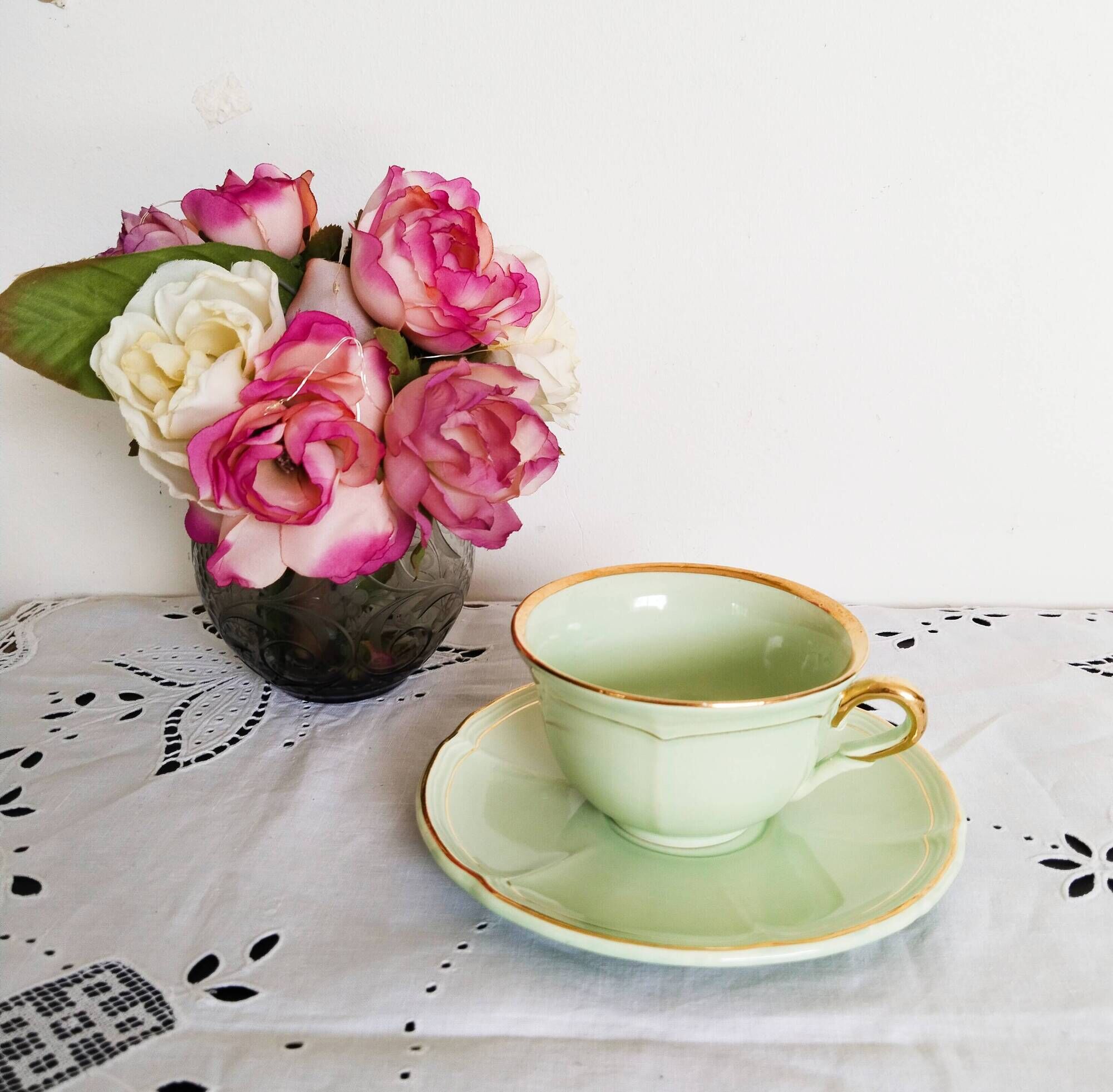 Green and gold tea cup, Villeroy and Boch style, vintage, 1950s