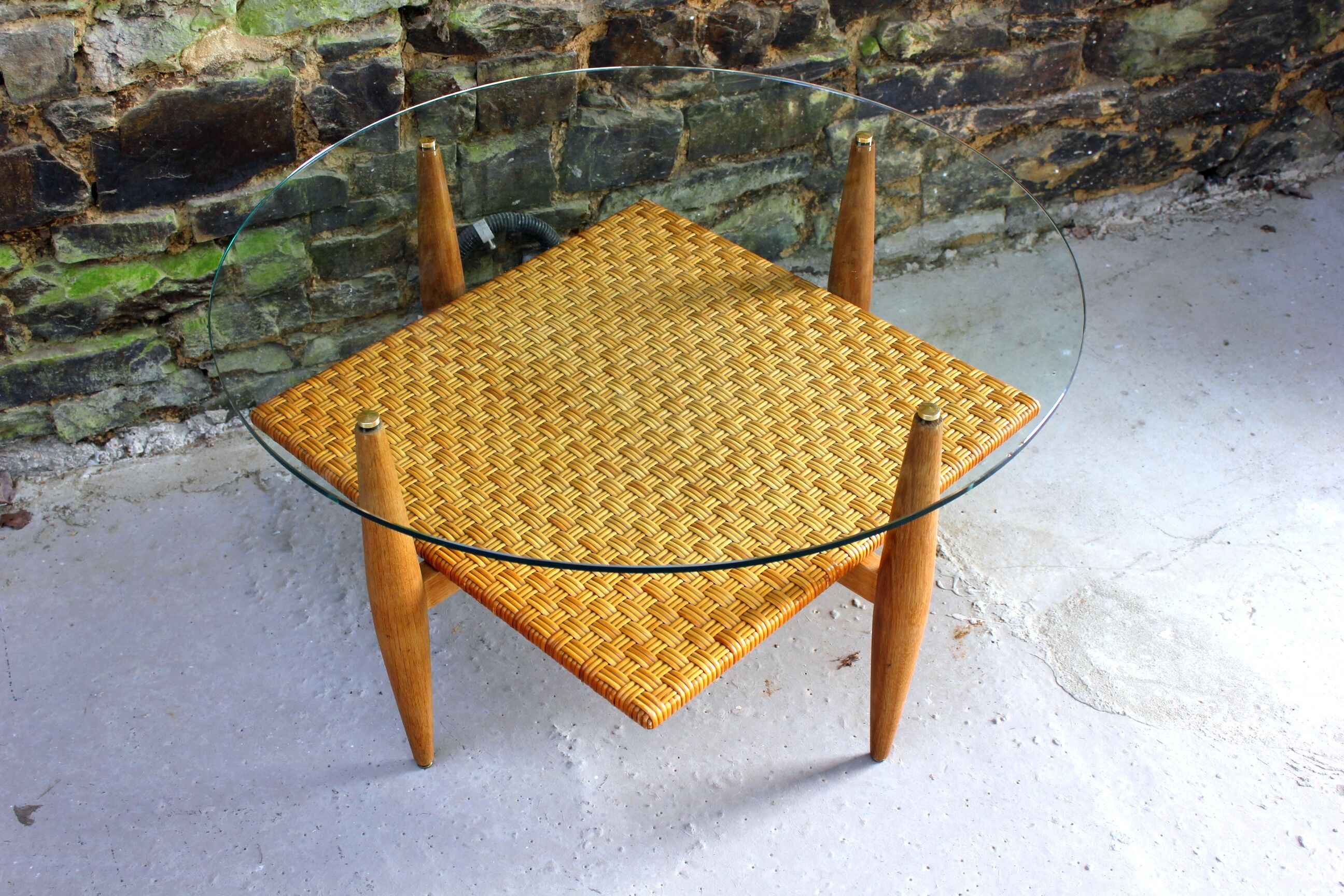 Vintage coffee table in woven wicker and rattan glass from the 60s/70s