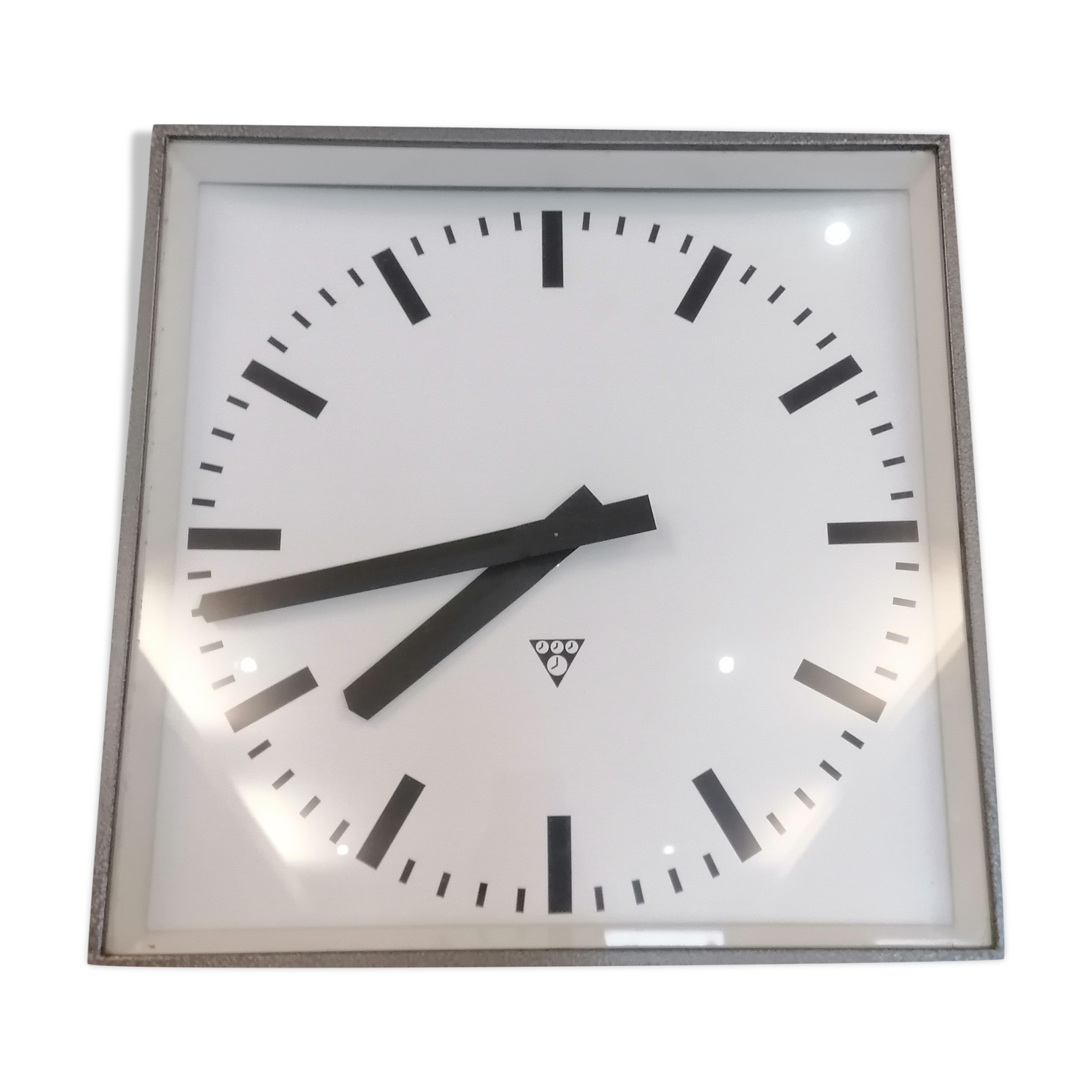 Industrial wall clock, Czechoslovakia station Pragotron 60