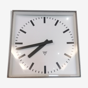 Industrial wall clock, Czechoslovakia station Pragotron 60