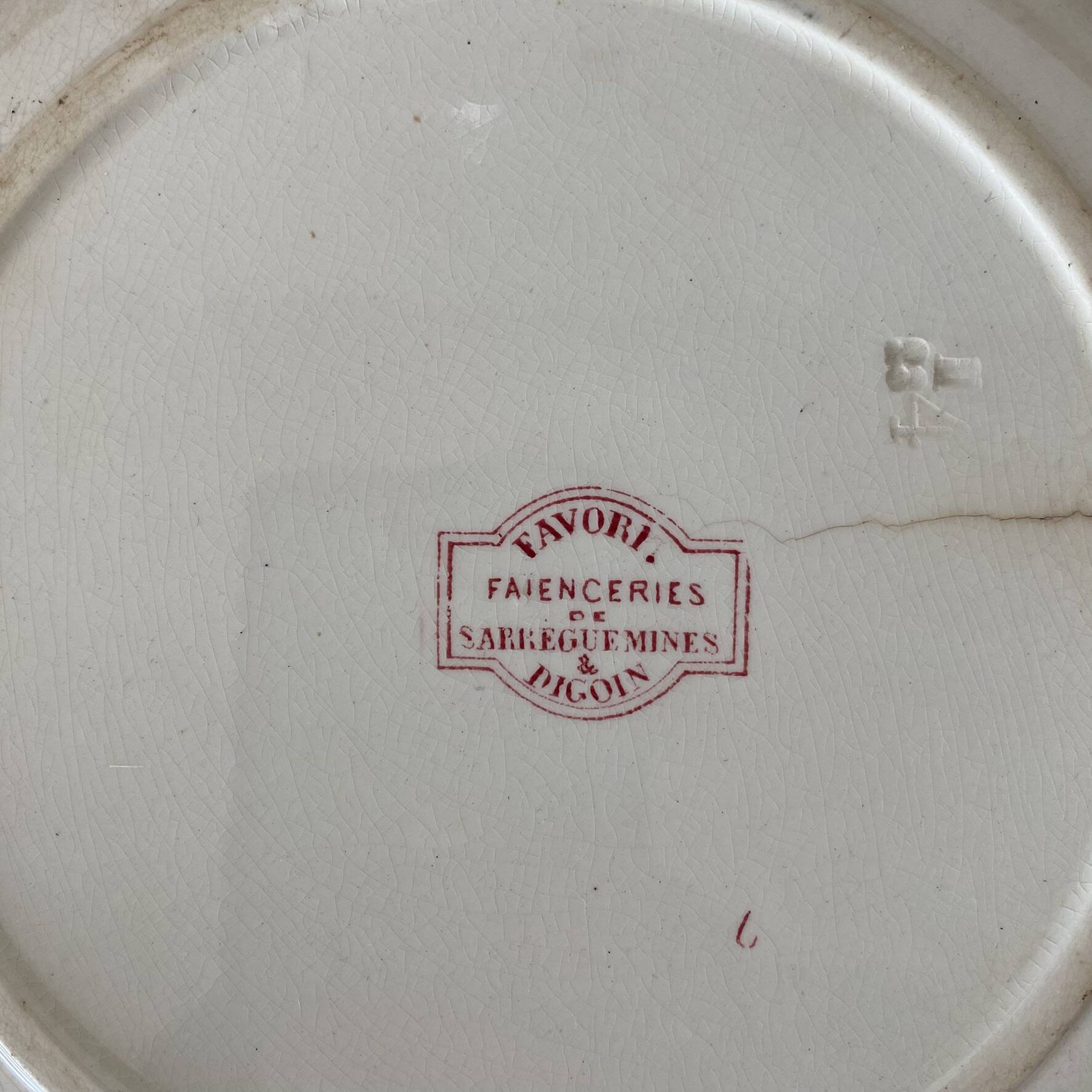 Round plate made of ironstone Sarreguemines Digoin model Favourite