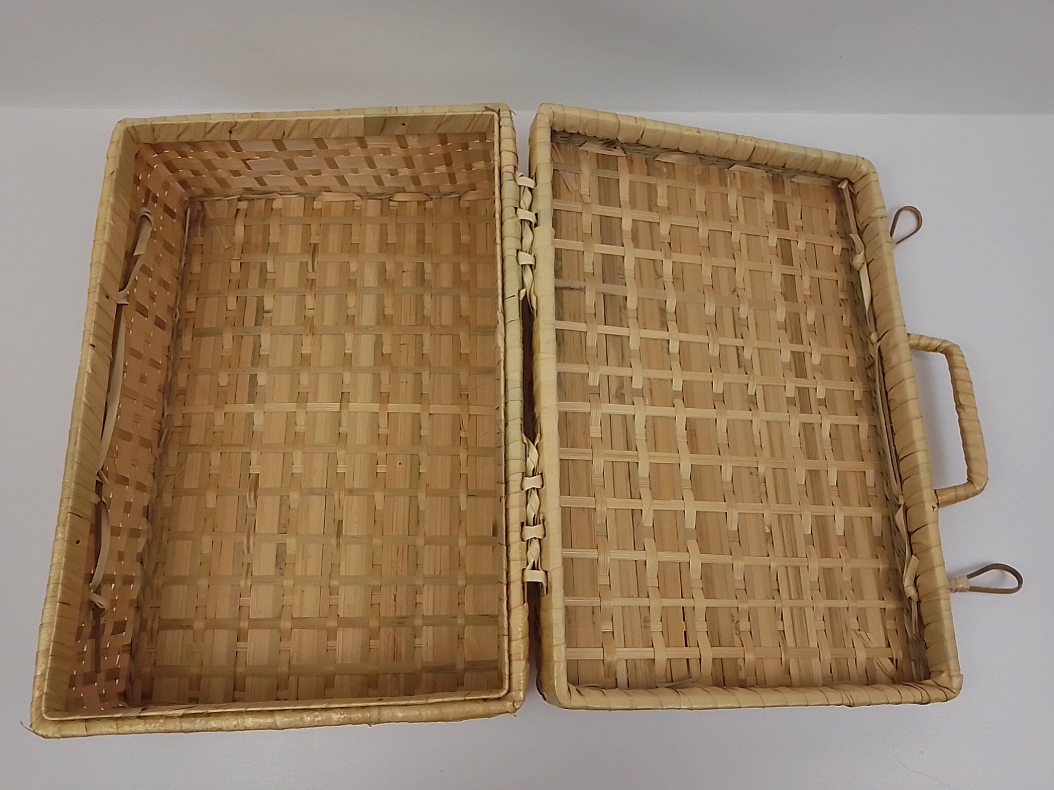 Rectangular wicker case 2 handles