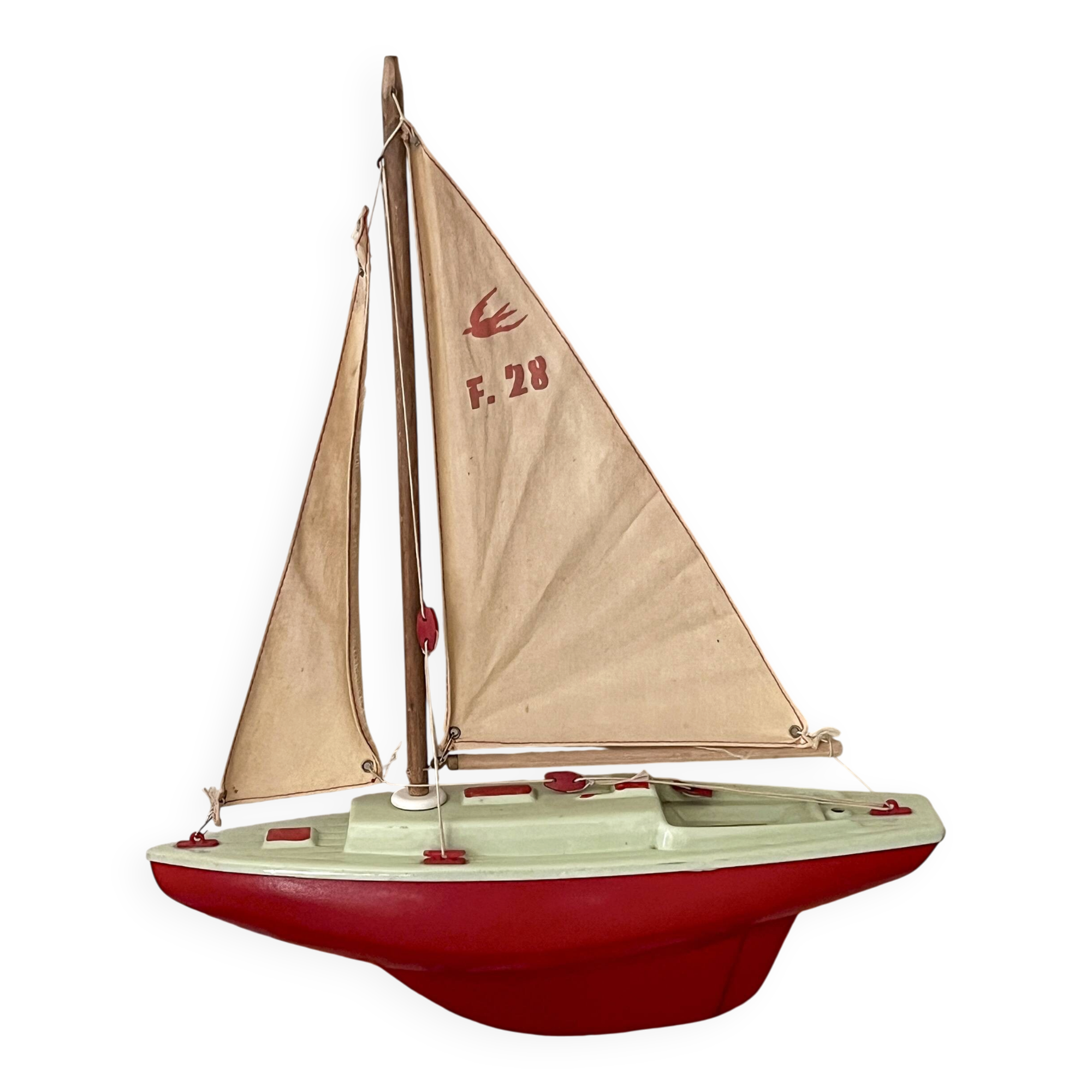 Basin sailing boat, F28 VP30 model from the French brand Giraud Sauveur.