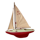 Voilier de bassin, modèle F28 VP30 de la marque française Giraud Sauveur