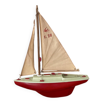 Voilier de bassin, modèle F28 VP30 de la marque française Giraud Sauveur