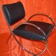 Fauteuil vintage en simili cuir et tube d'acier chromé