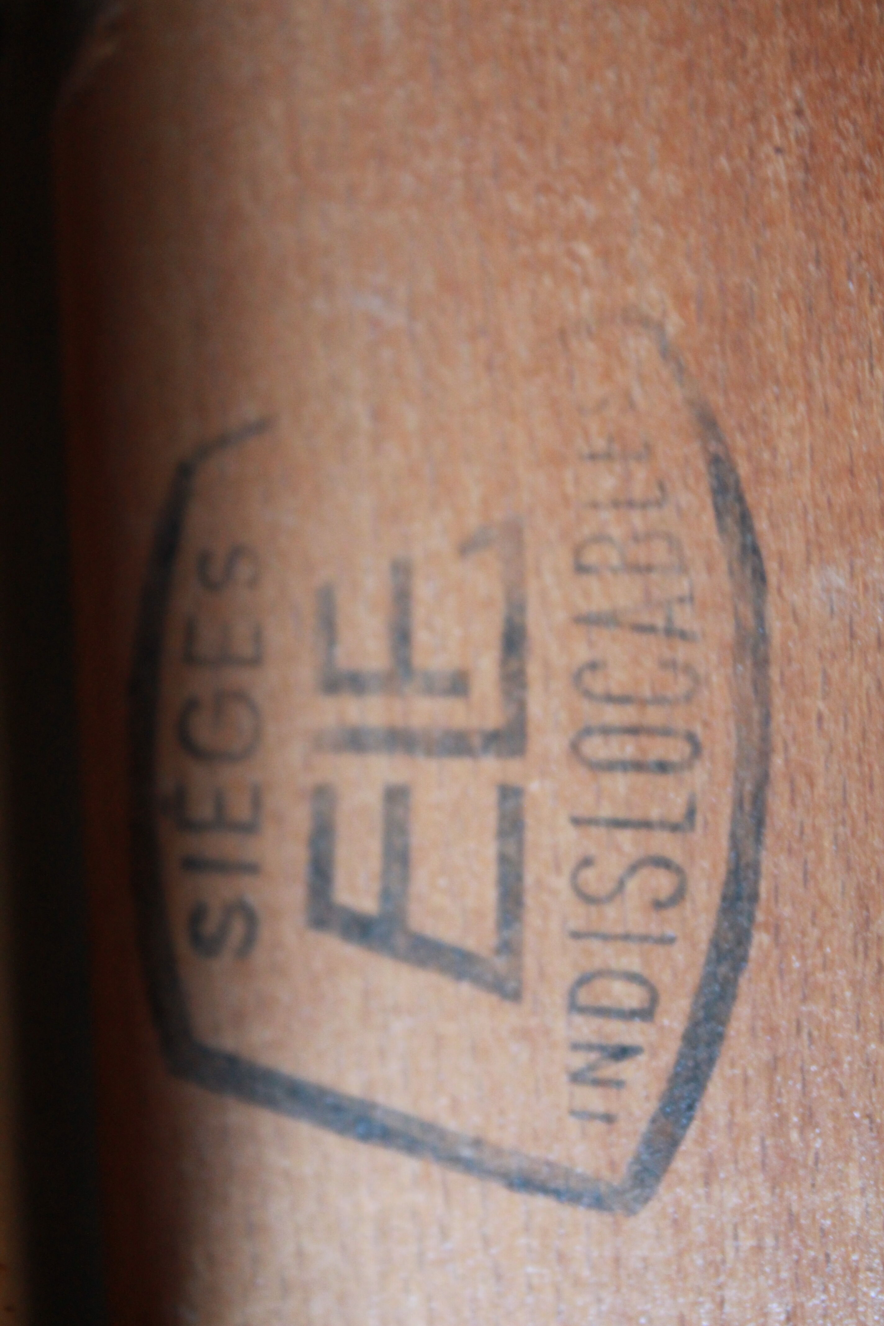 Lot of 6 ELF chairs in wood and vinyl