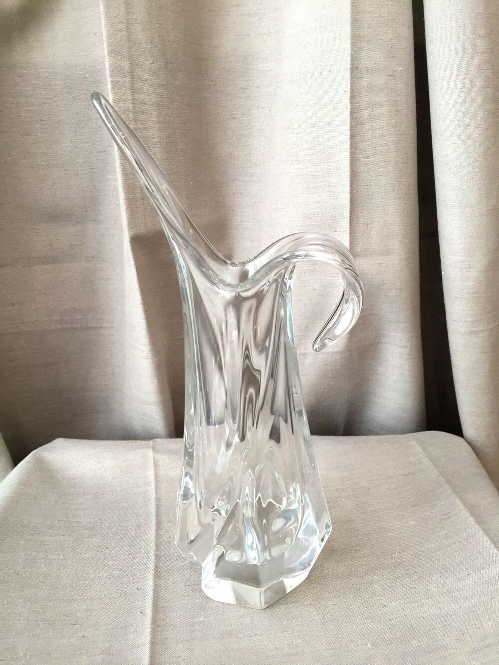 Vase en cristal de vannes de forme elancee