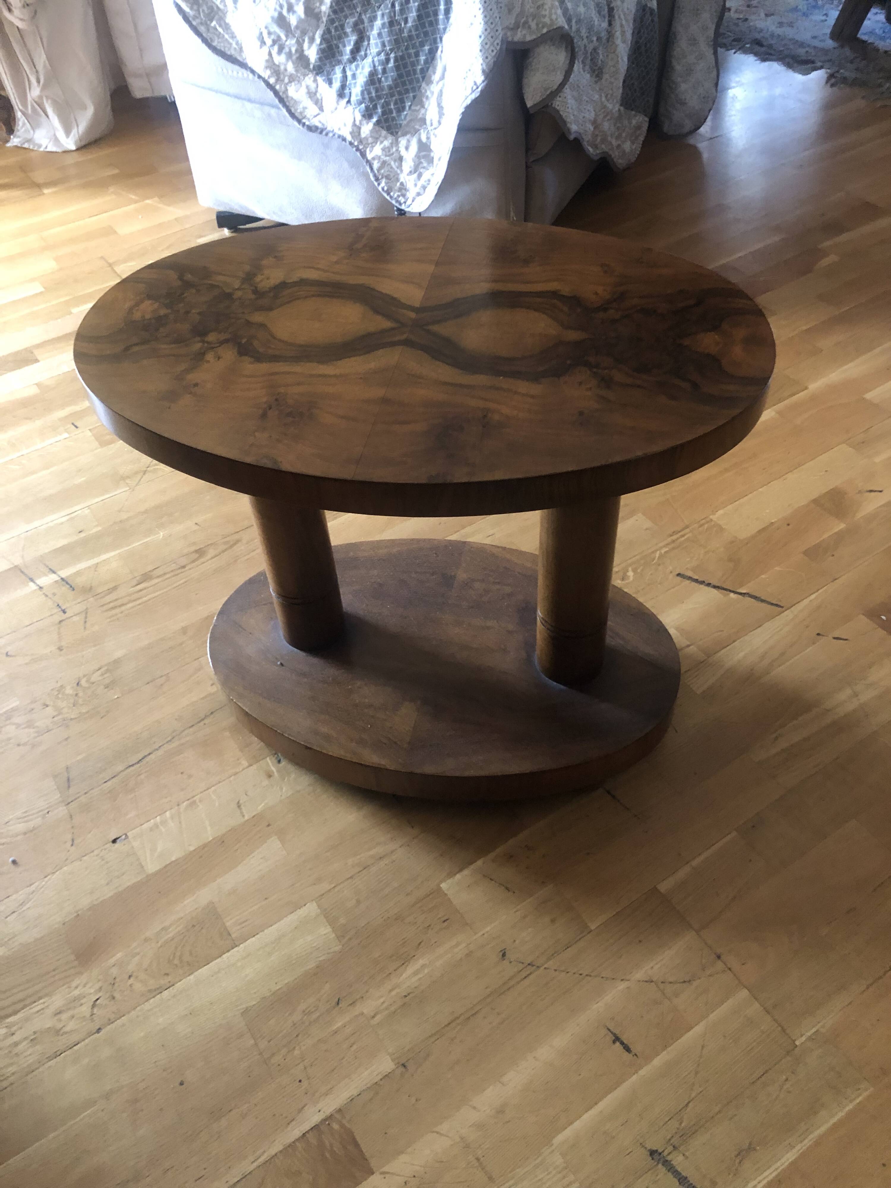 Pretty little Art Deco side table.