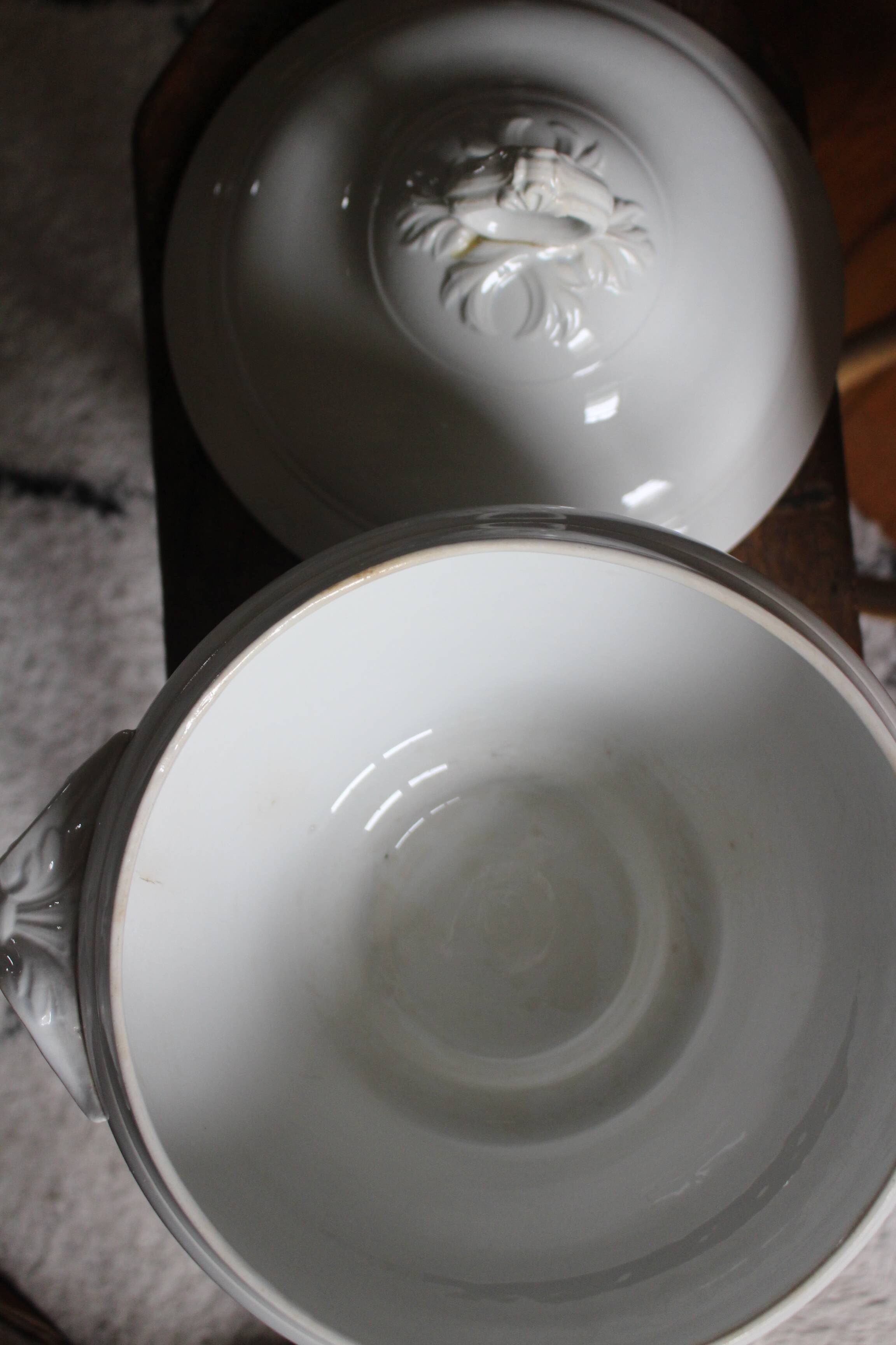 Pexonne FF iron earth white soup tureen