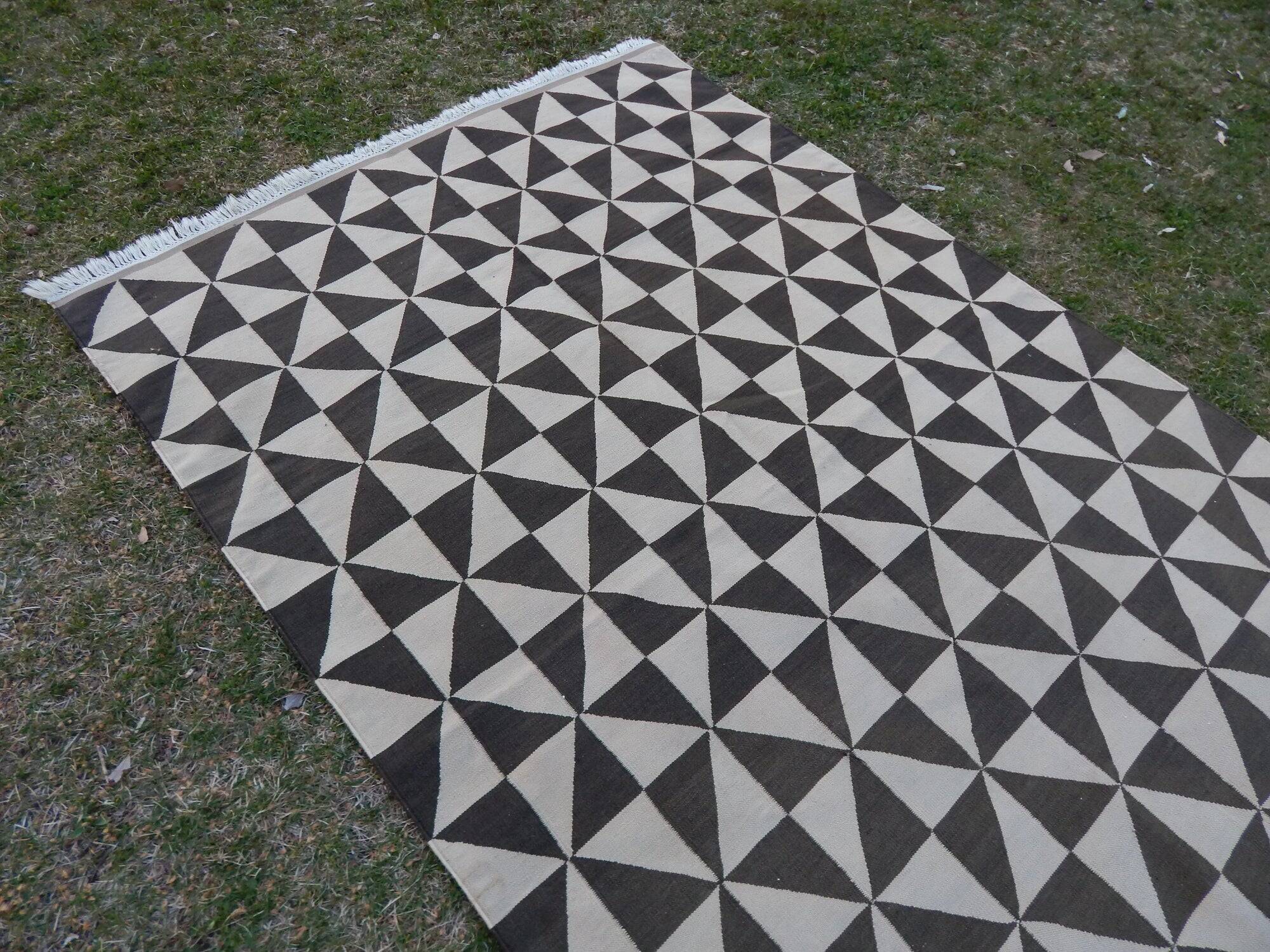 Vintage Turkish kilim, handwoven, 135x202 cm.
