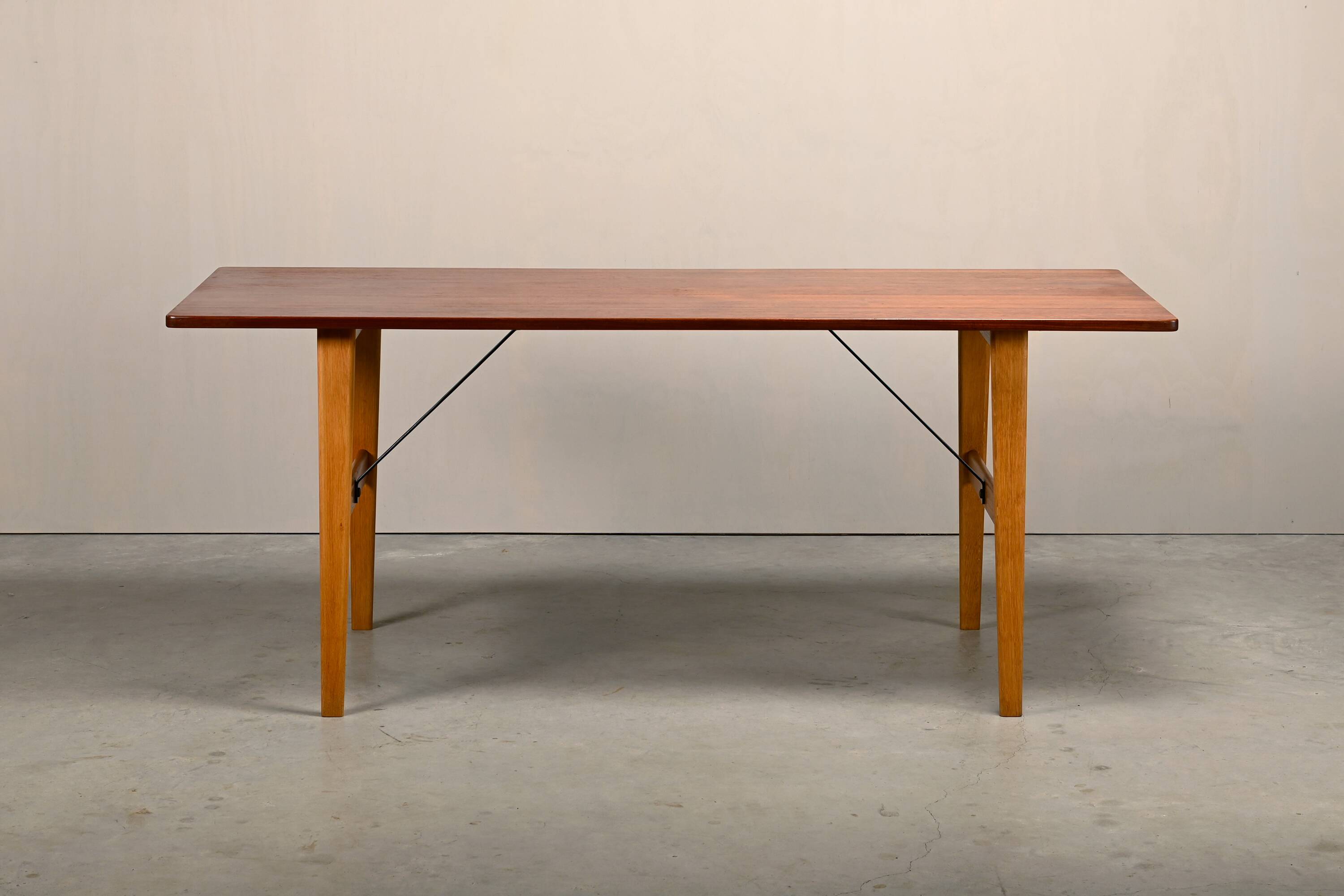 Børge Mogensen Hunting Table in Teak and Oak for Søborg Møbelfabrik