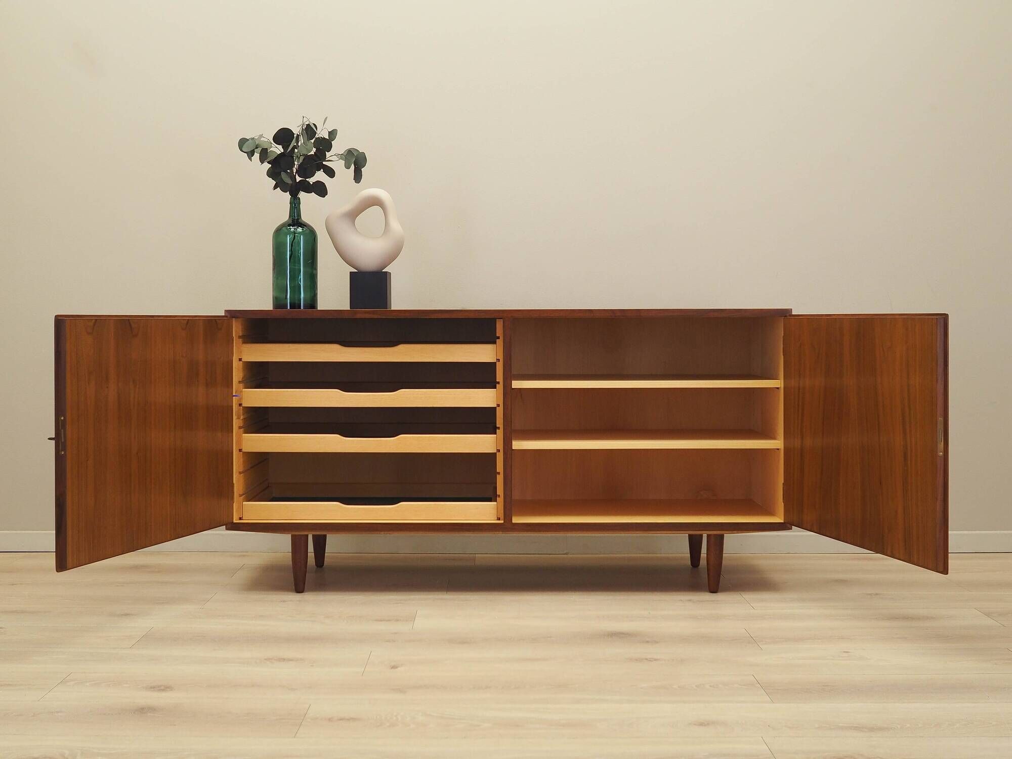 Walnut cabinet, Danish design, 1970s, designer: Carlo Jensen, manufacturer:
