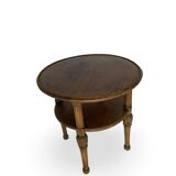 Petite table basse en noyer sculpté années 1920
