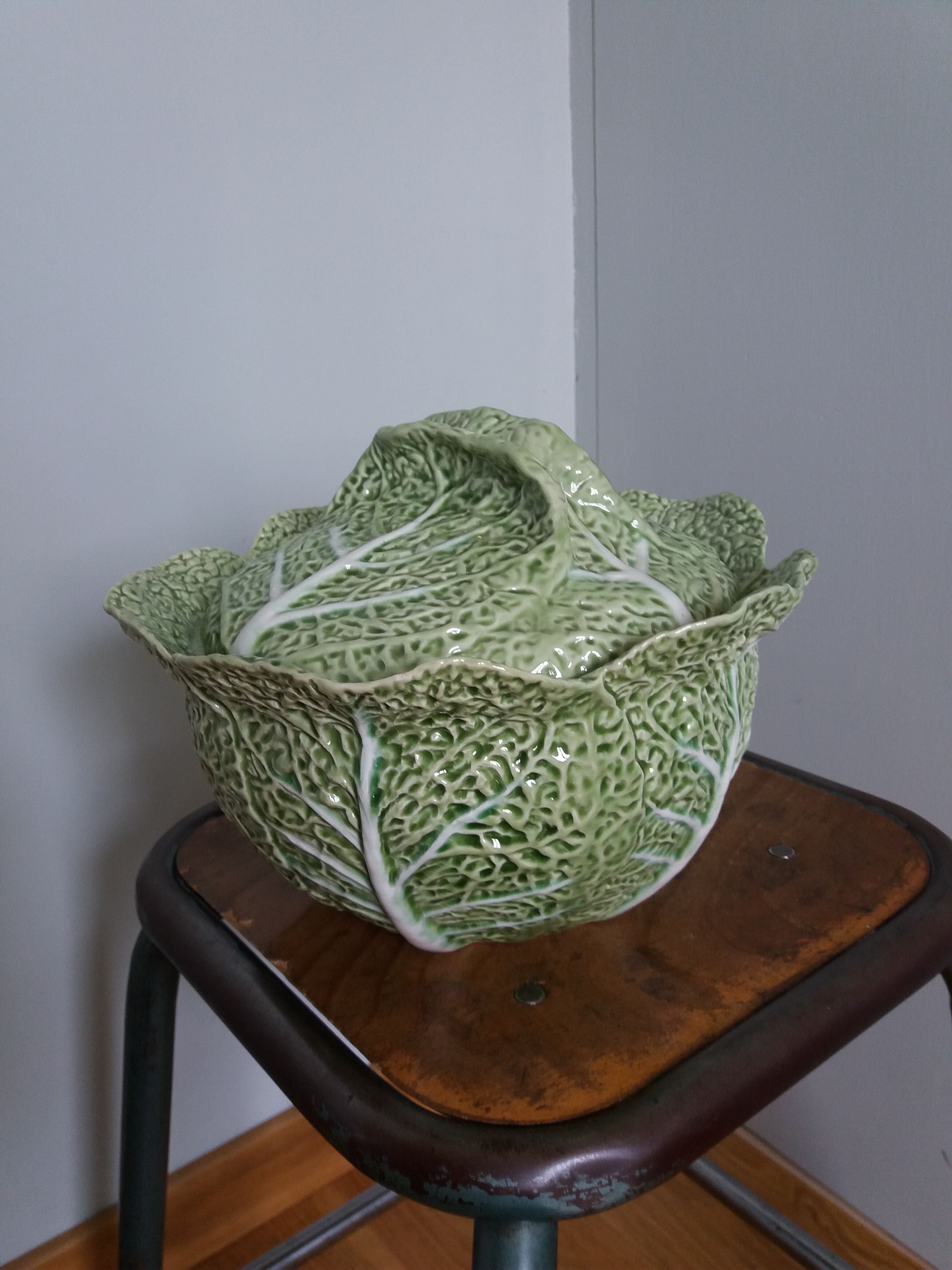 Cabbage soup Bordallo Pinheiro